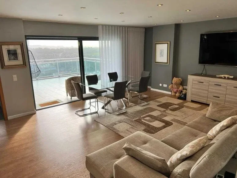 Apartamento de 3 Dormitorios en Venta en Oeiras – Lisboa – PT - 1