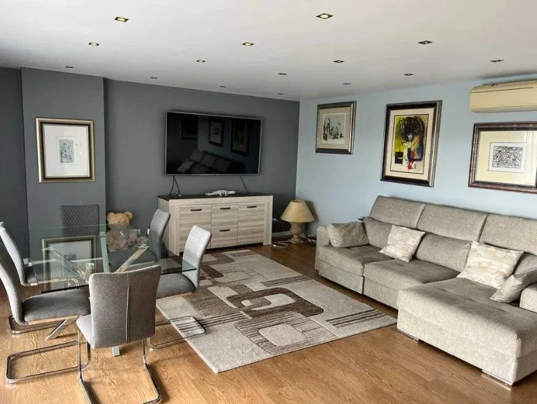 Apartamento de 3 Dormitorios en Venta en Oeiras – Lisboa – PT - 2