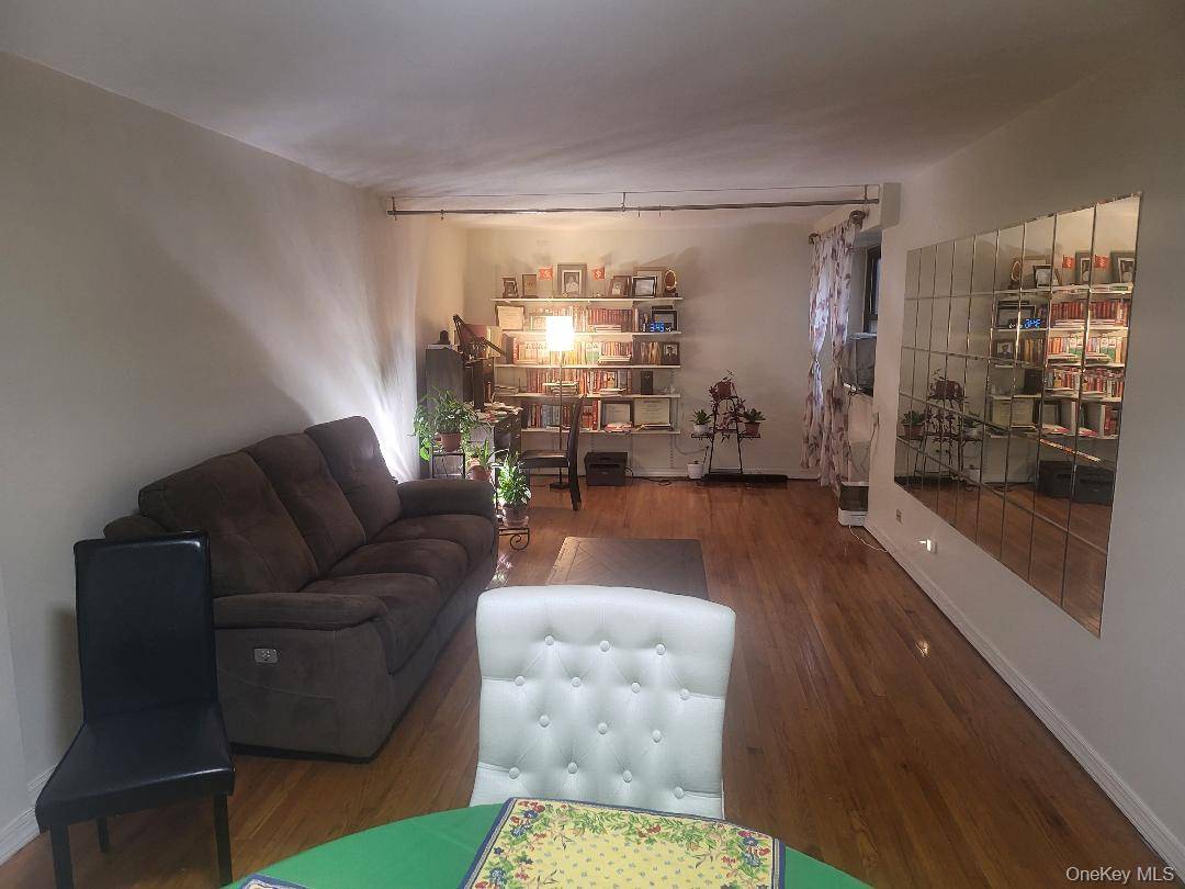 Apartamento com 1 Quartos à Venda em Queens Village - Nova Iorque - EUA - 2