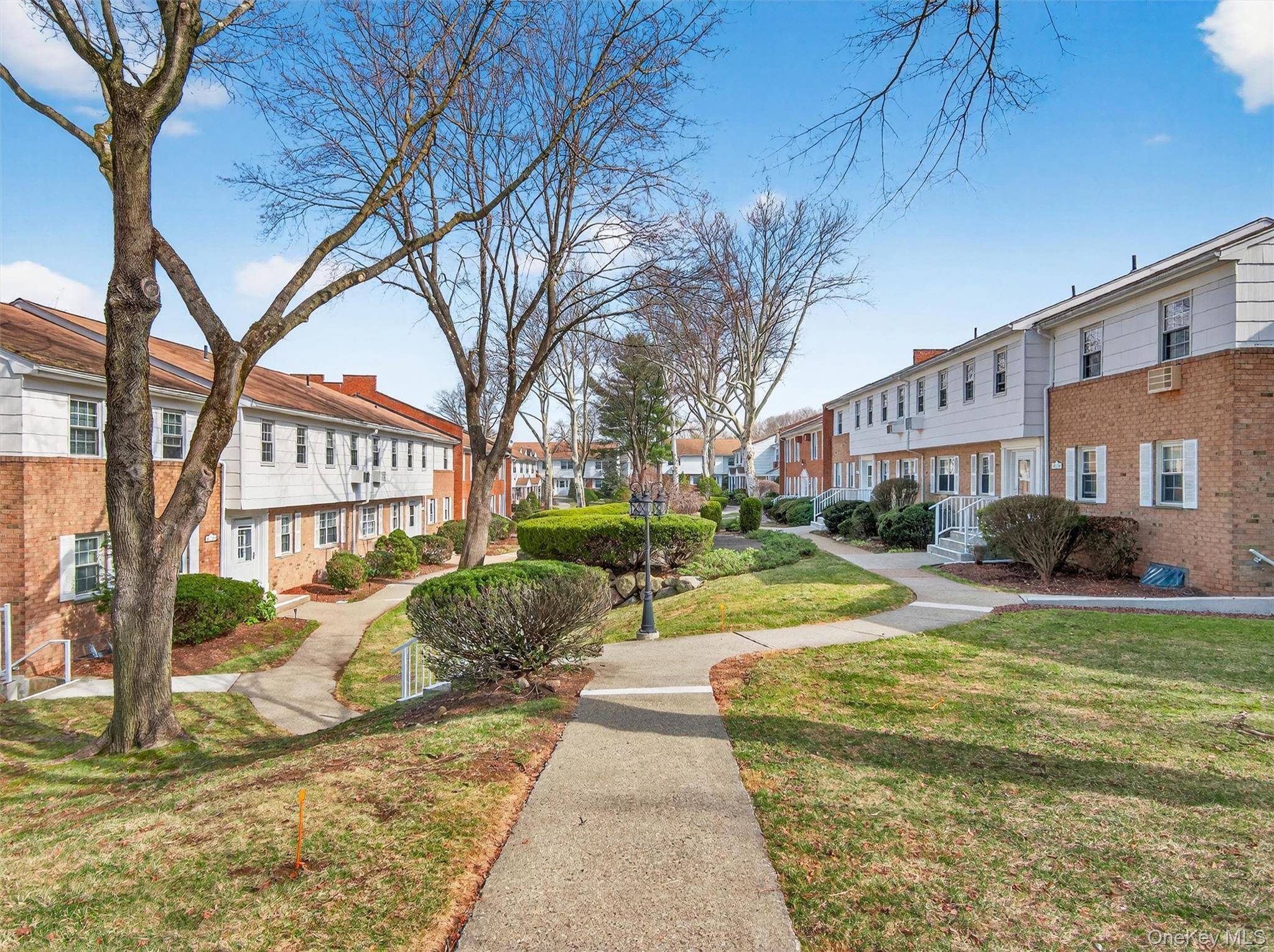 1 Bedroom Apartment for Sale in Suffern - New York - USA - 2