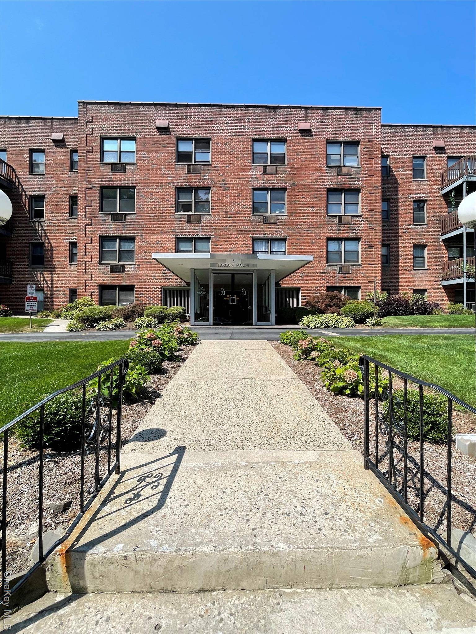 1 Bedroom Apartment for Sale in Suffern - New York - USA - 2