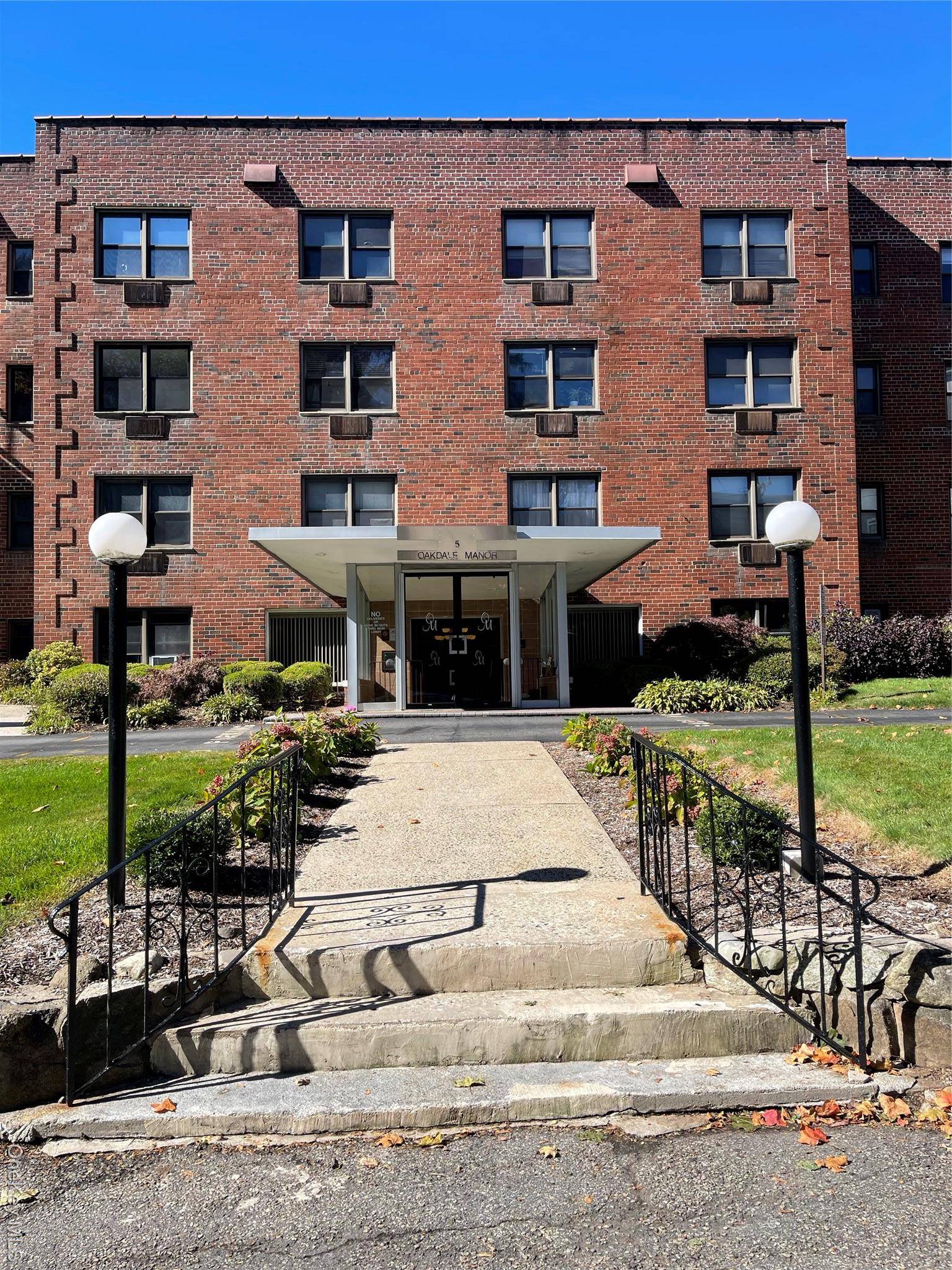 1 Bedroom Apartment for Sale in Suffern - New York - USA - 4