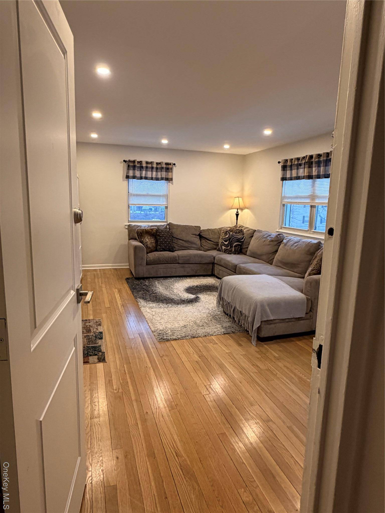 Apartamento com 2 Quartos à Venda em New Hyde Park - Nova Iorque - EUA - 1