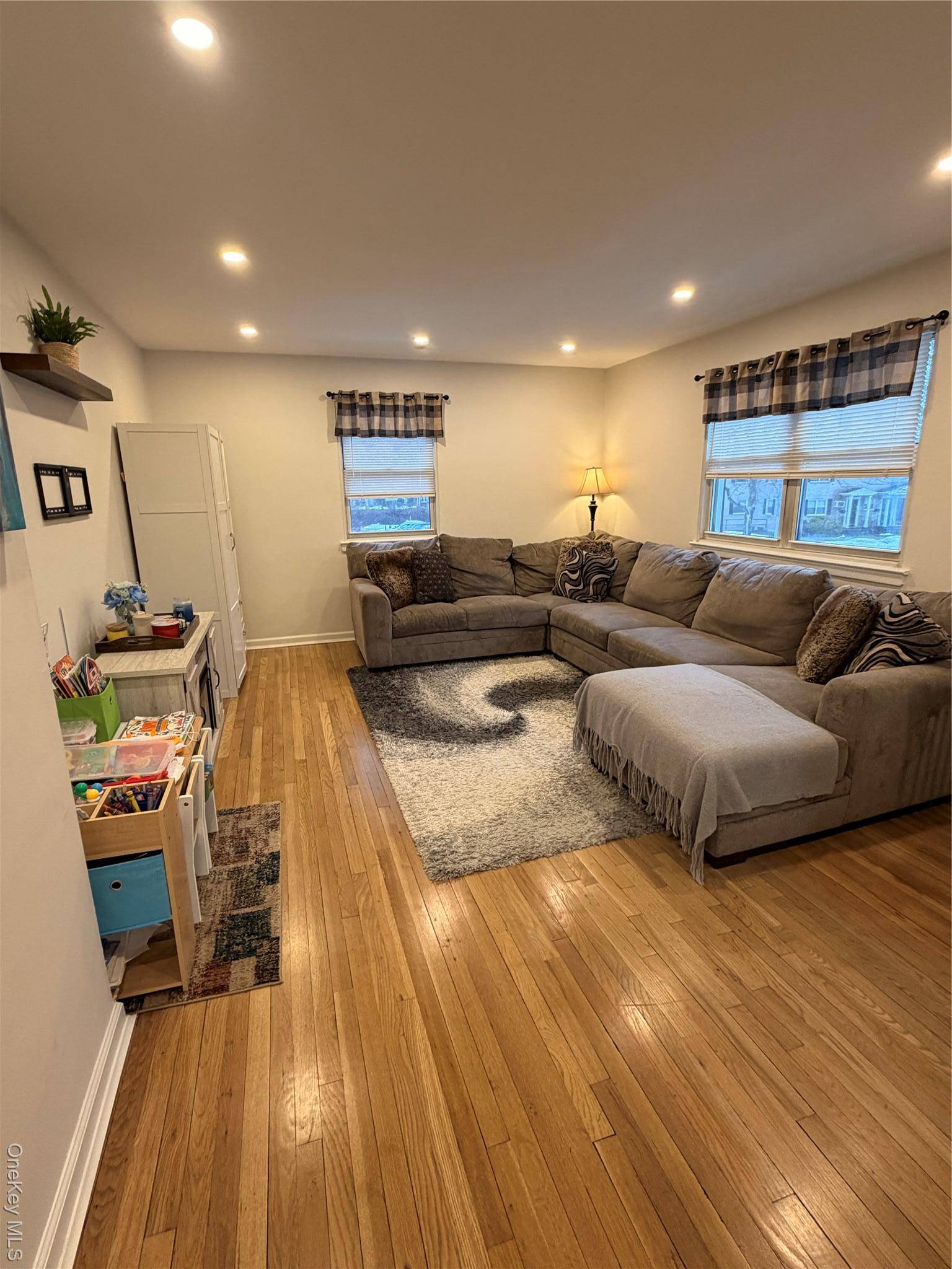 Apartamento com 2 Quartos à Venda em New Hyde Park - Nova Iorque - EUA - 2