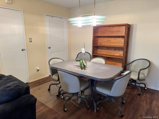 Apartamento com 2 Quartos à Venda em Plainview - Nova Iorque - EUA - 2
