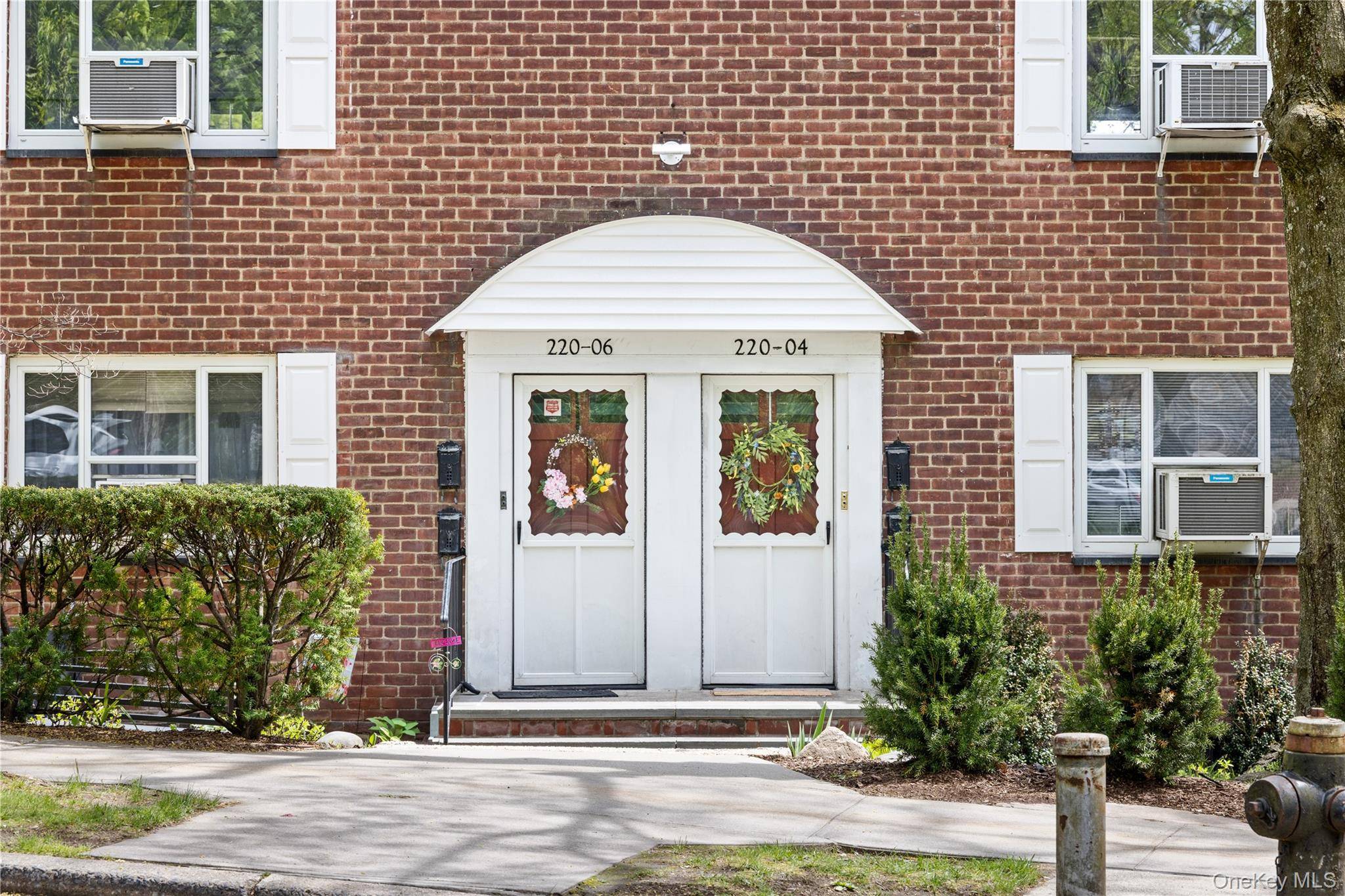 2 Bedroom Apartment for Sale in Queens Village - New York - USA - 1