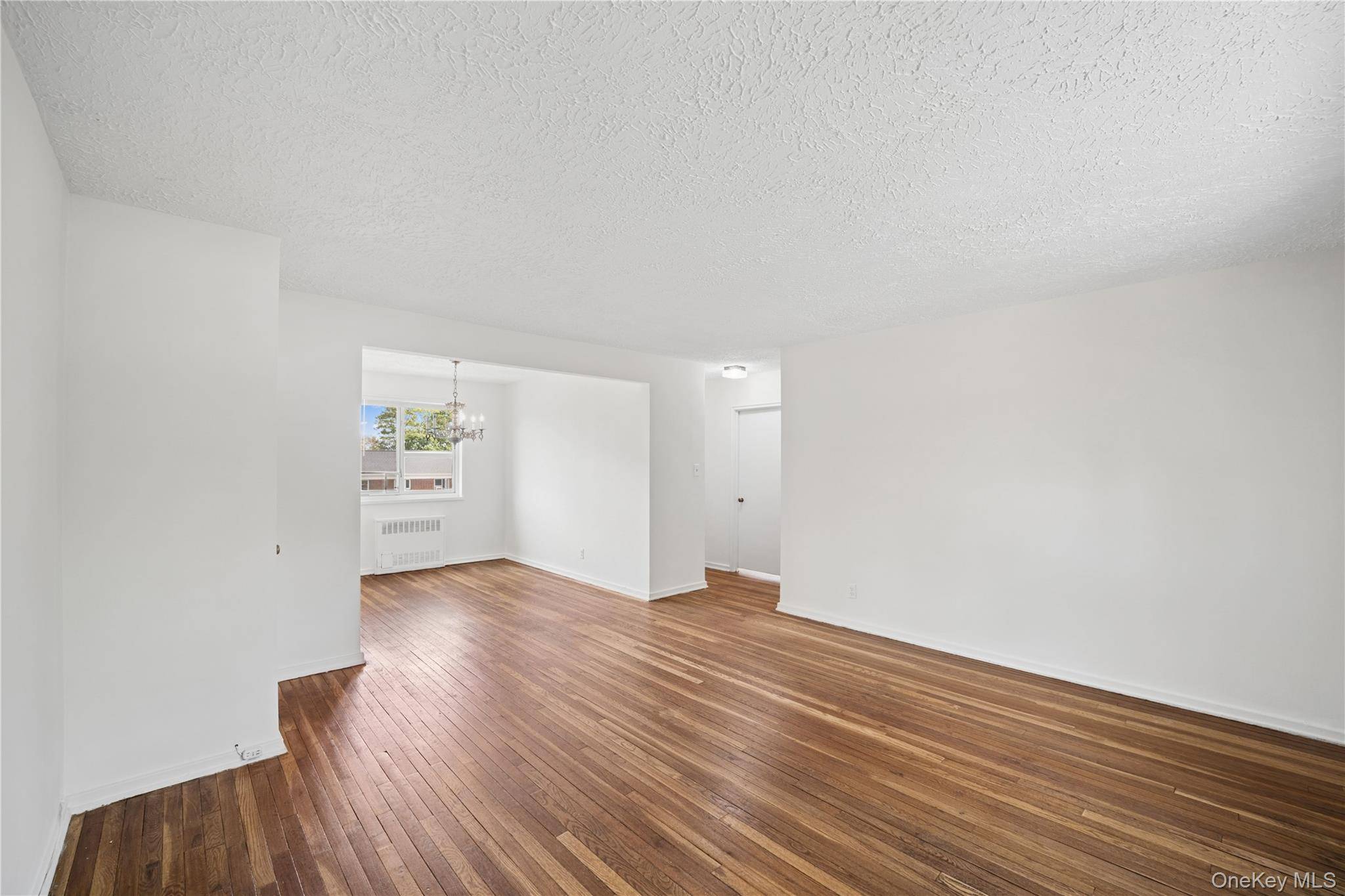 2 Bedroom Apartment for Sale in Queens Village - New York - USA - 3