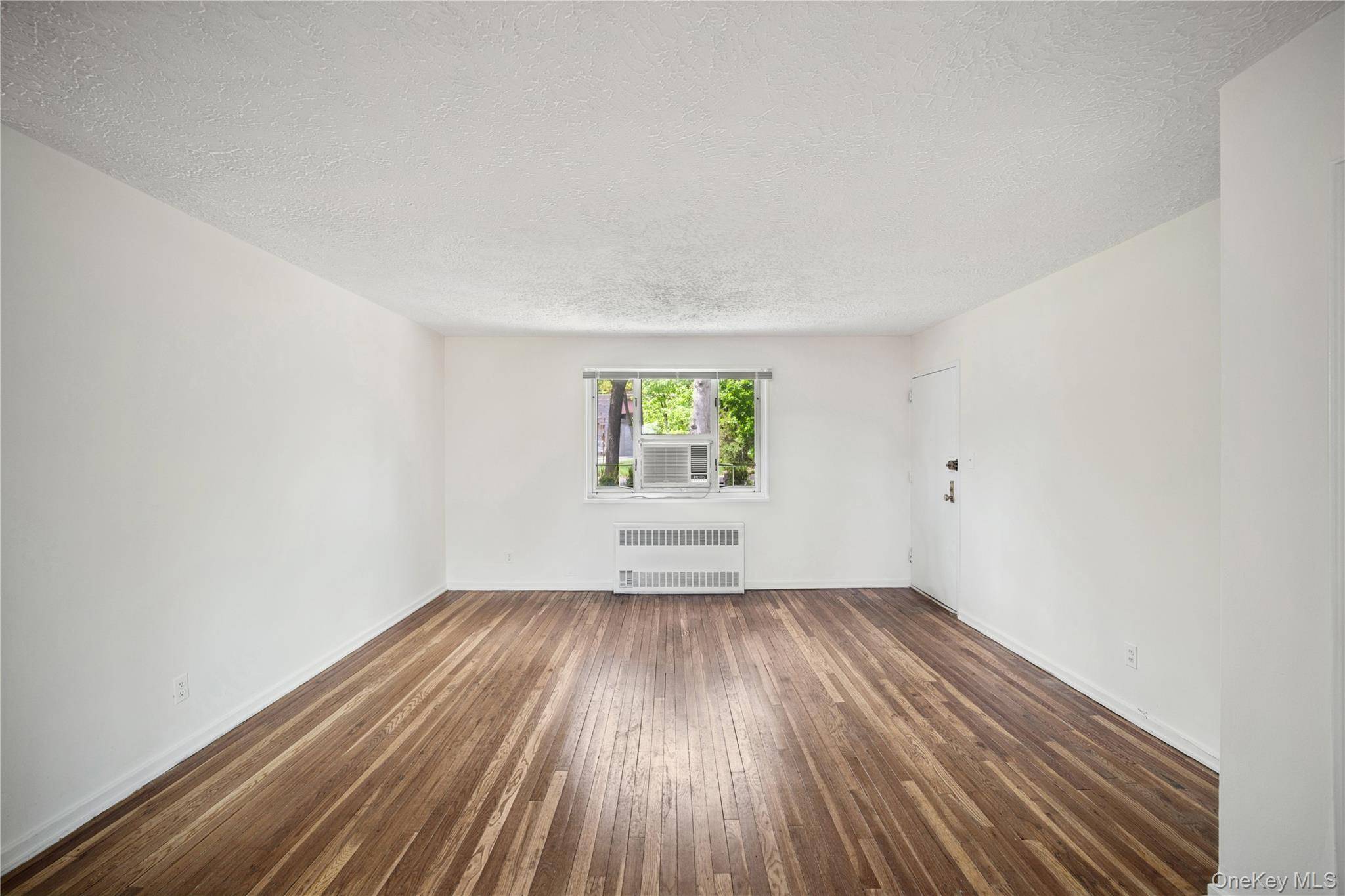 2 Bedroom Apartment for Sale in Queens Village - New York - USA - 4