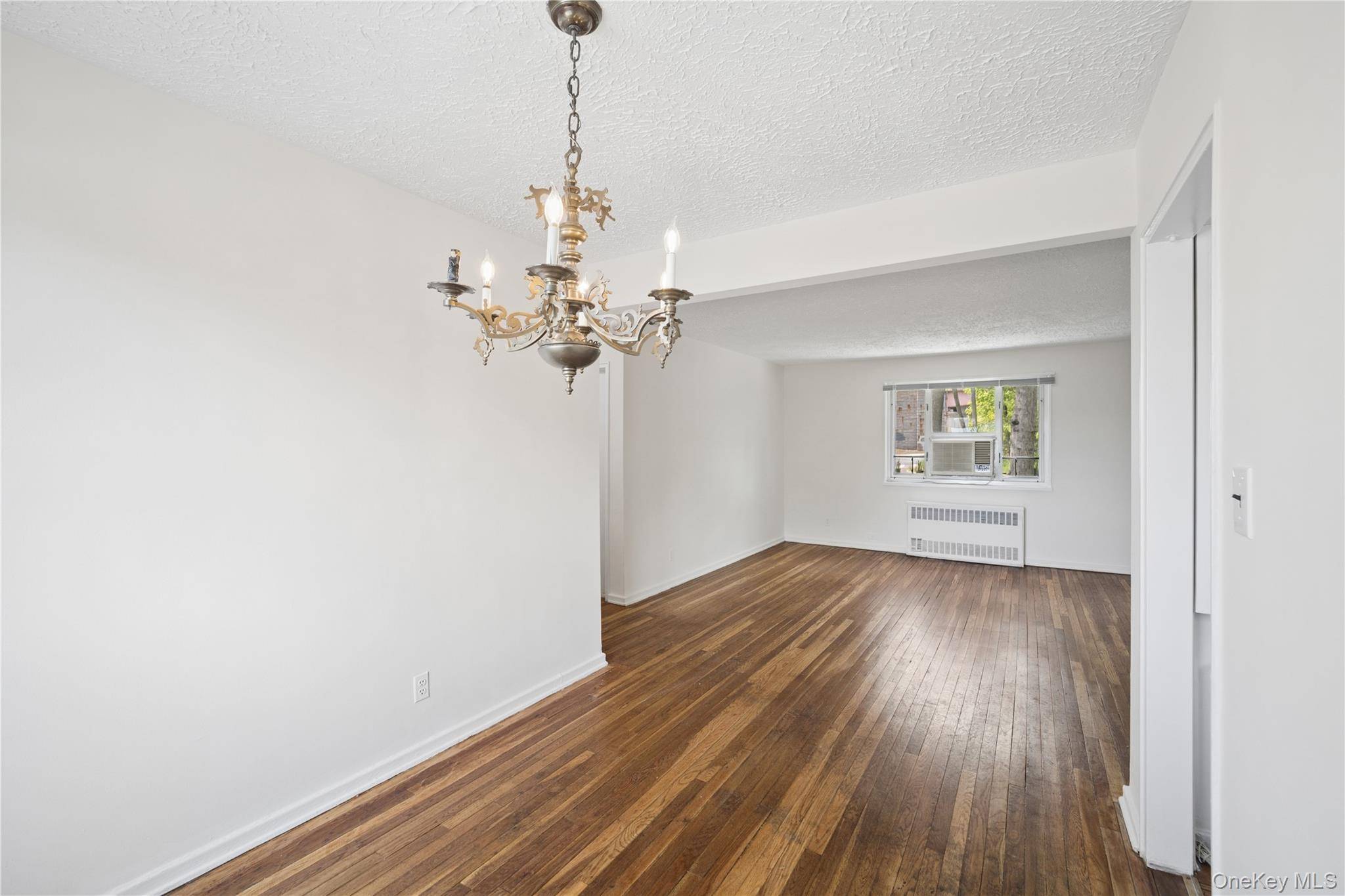 2 Bedroom Apartment for Sale in Queens Village - New York - USA - 8