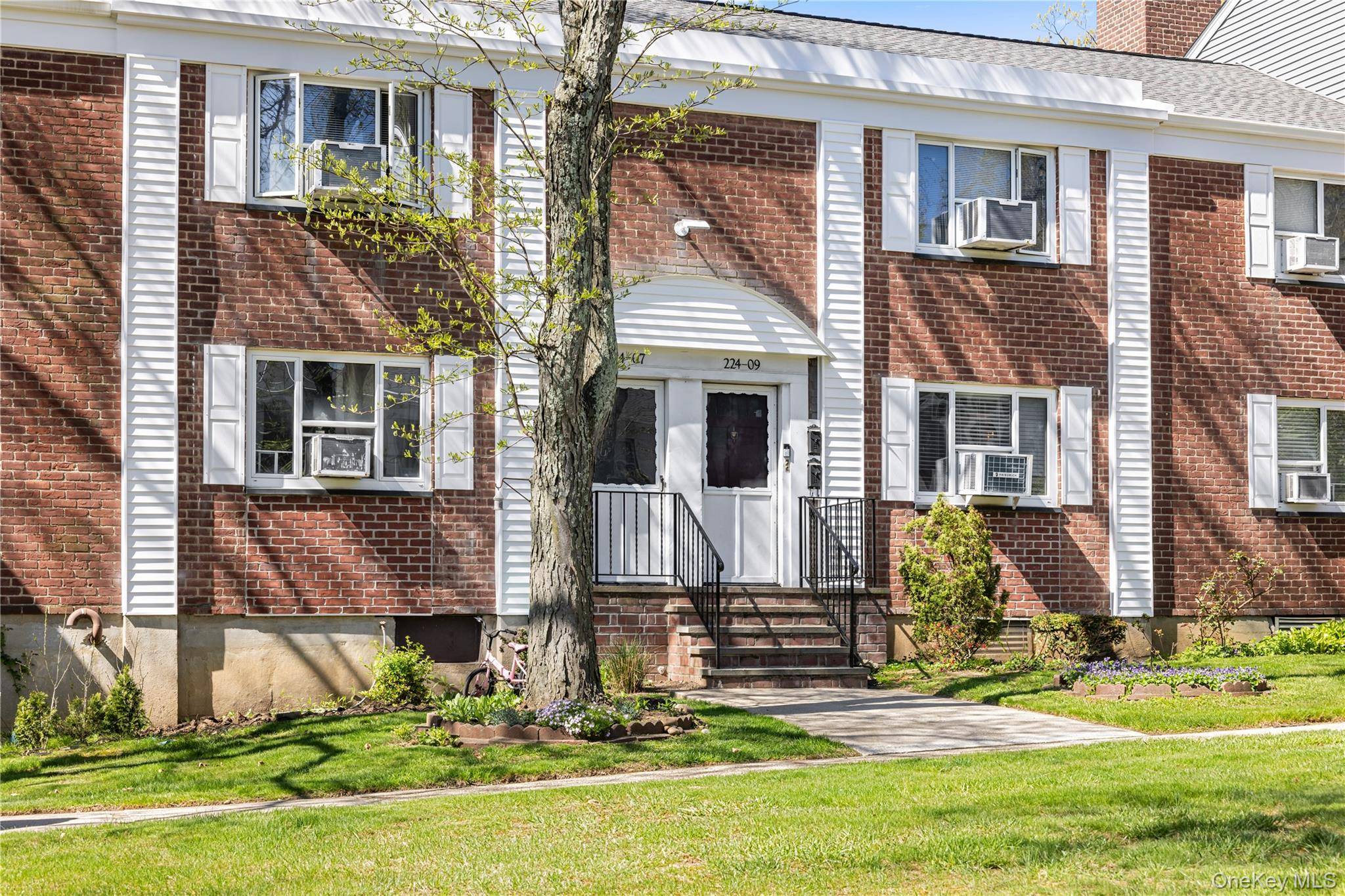 Apartamento com 2 Quartos à Venda em Queens Village - Nova Iorque - EUA - 1