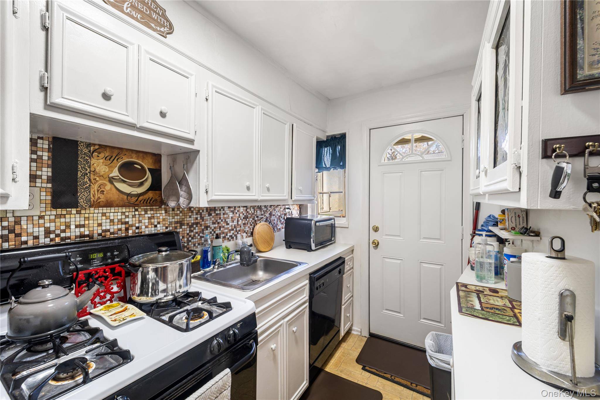 2 Bedroom Apartment for Sale in Queens Village - New York - USA - 7