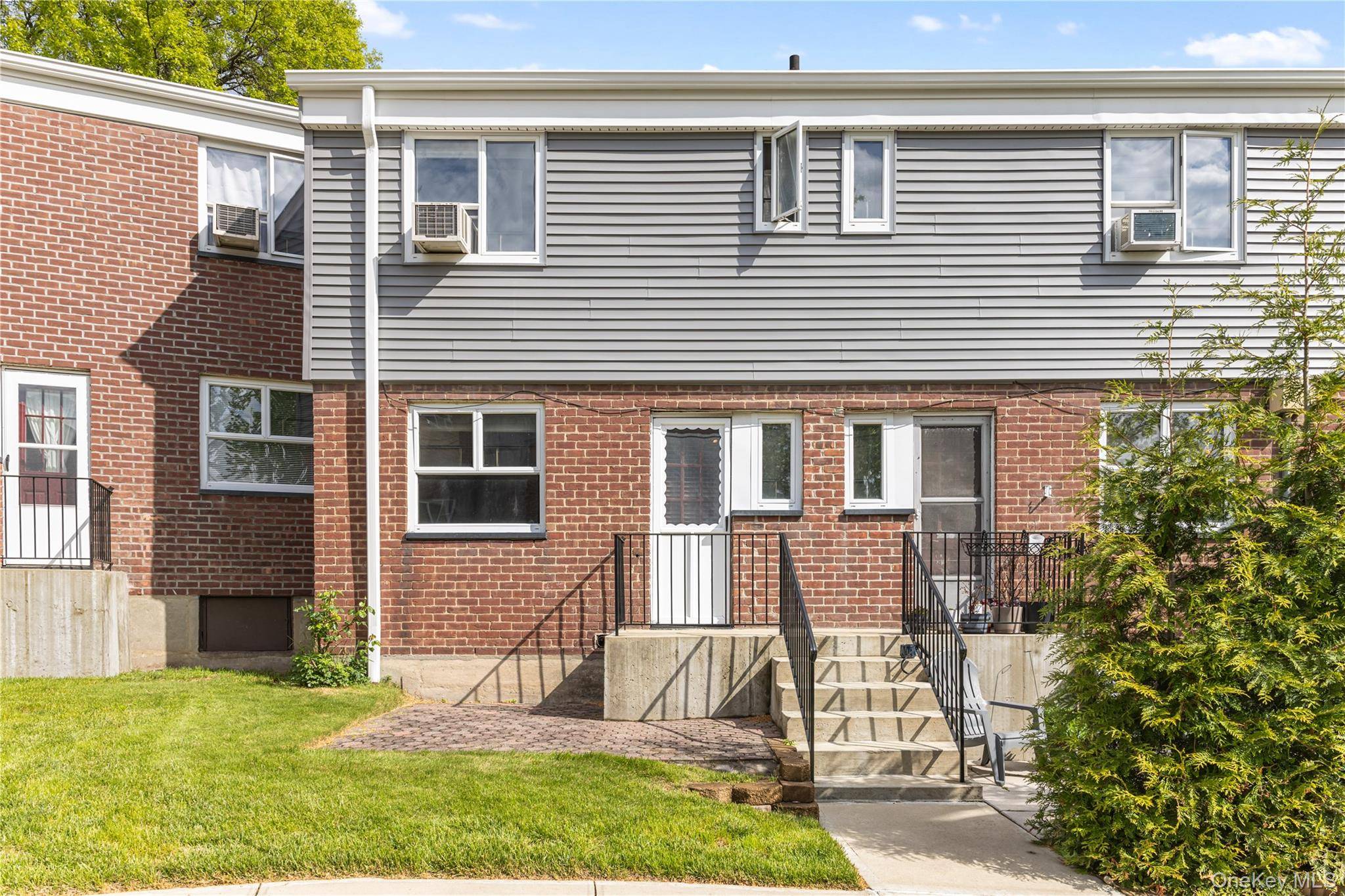 Apartamento com 2 Quartos à Venda em Queens Village - Nova Iorque - EUA - 1