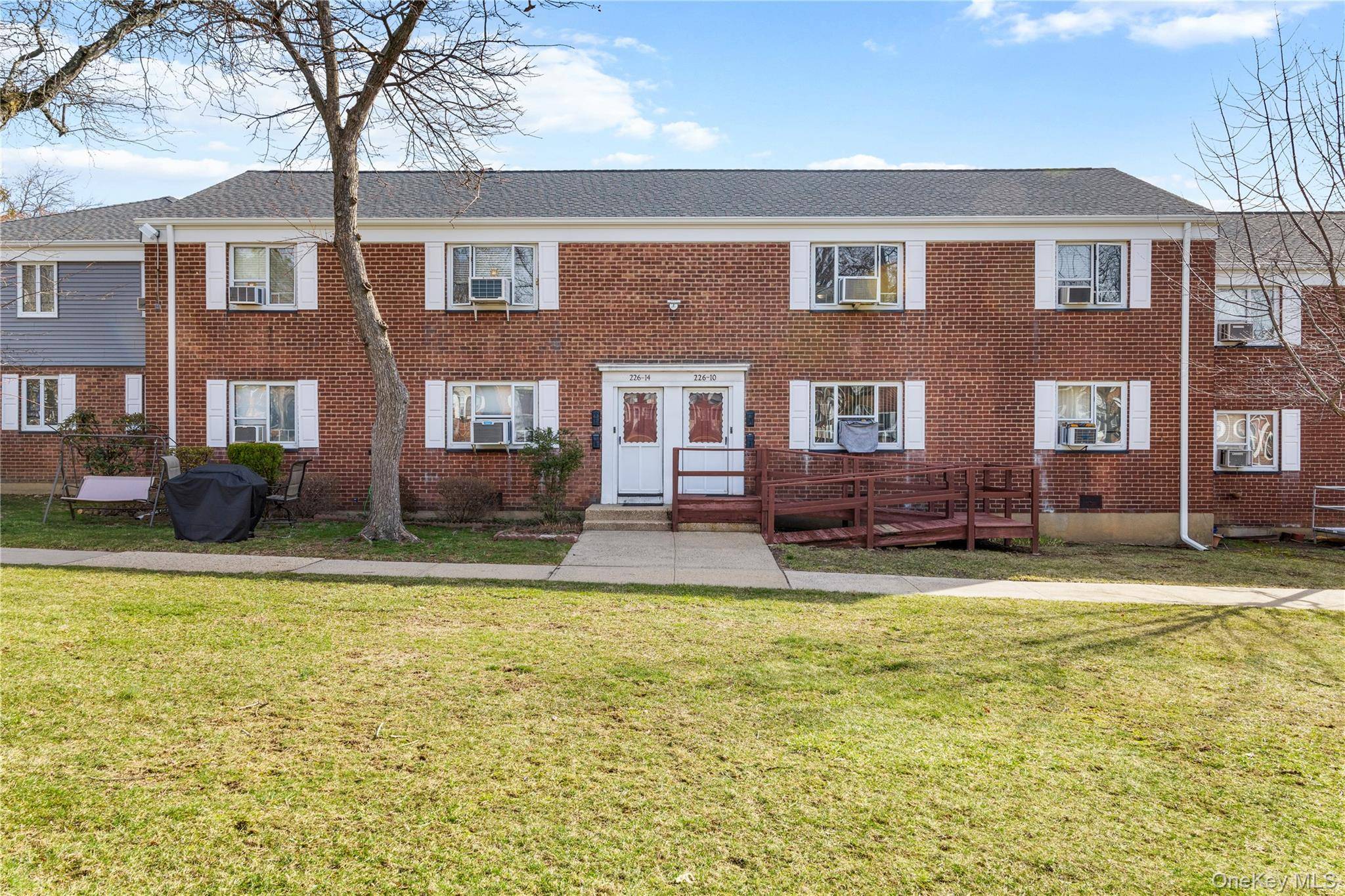 2 Bedroom Apartment for Sale in Queens Village - New York - USA - 1