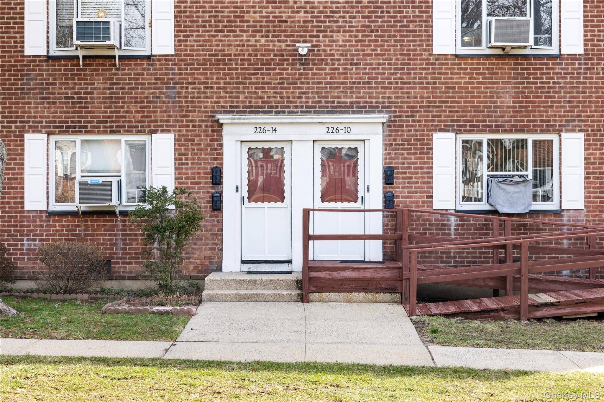 2 Bedroom Apartment for Sale in Queens Village - New York - USA - 3