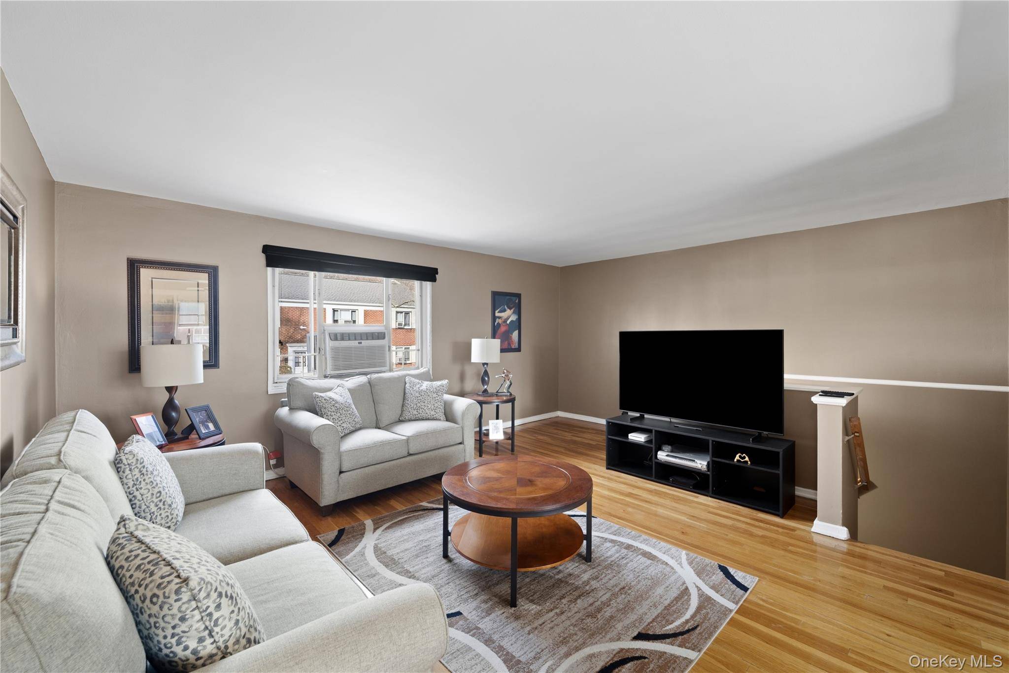 2 Bedroom Apartment for Sale in Queens Village - New York - USA - 4