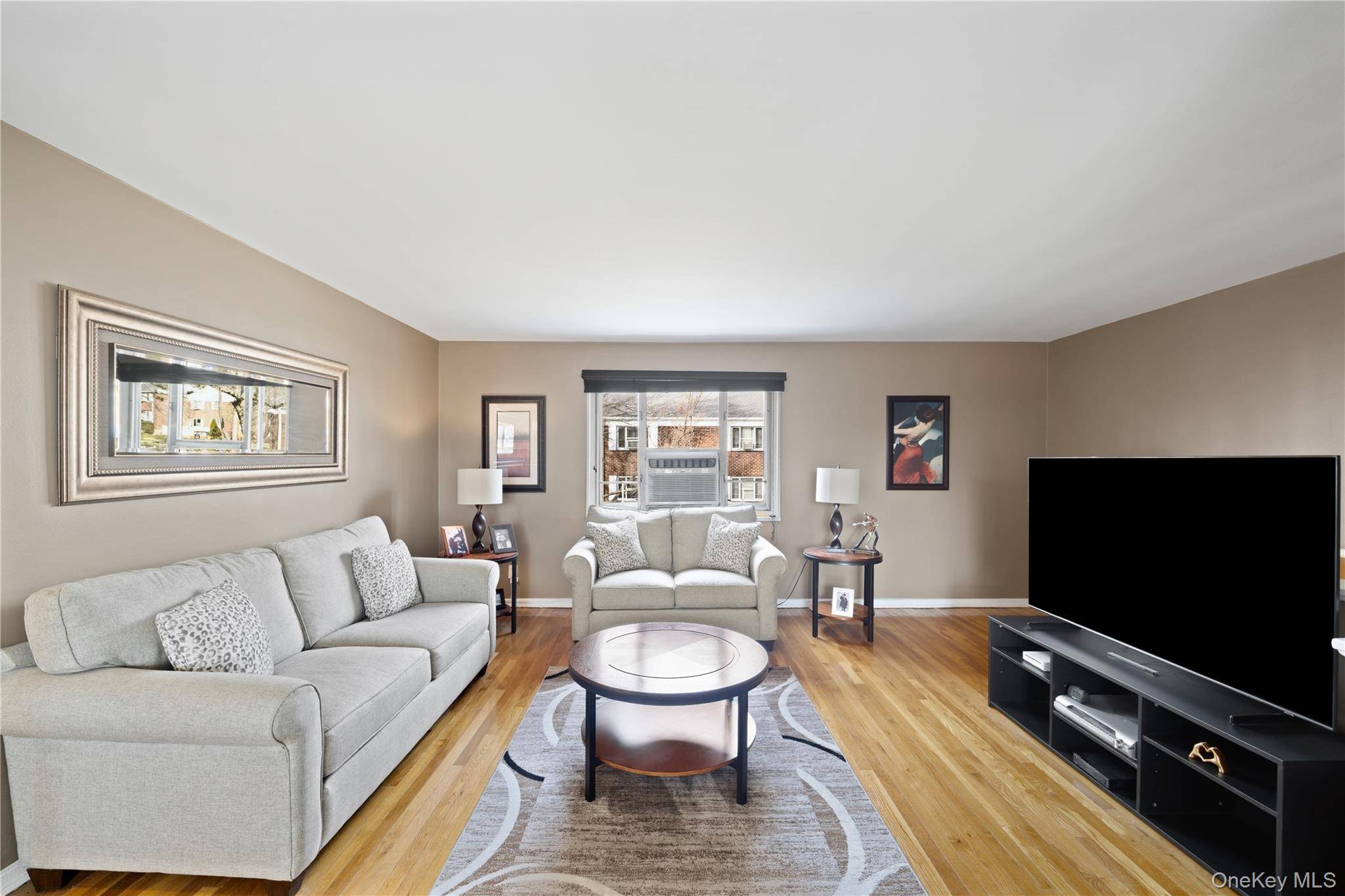 2 Bedroom Apartment for Sale in Queens Village - New York - USA - 5