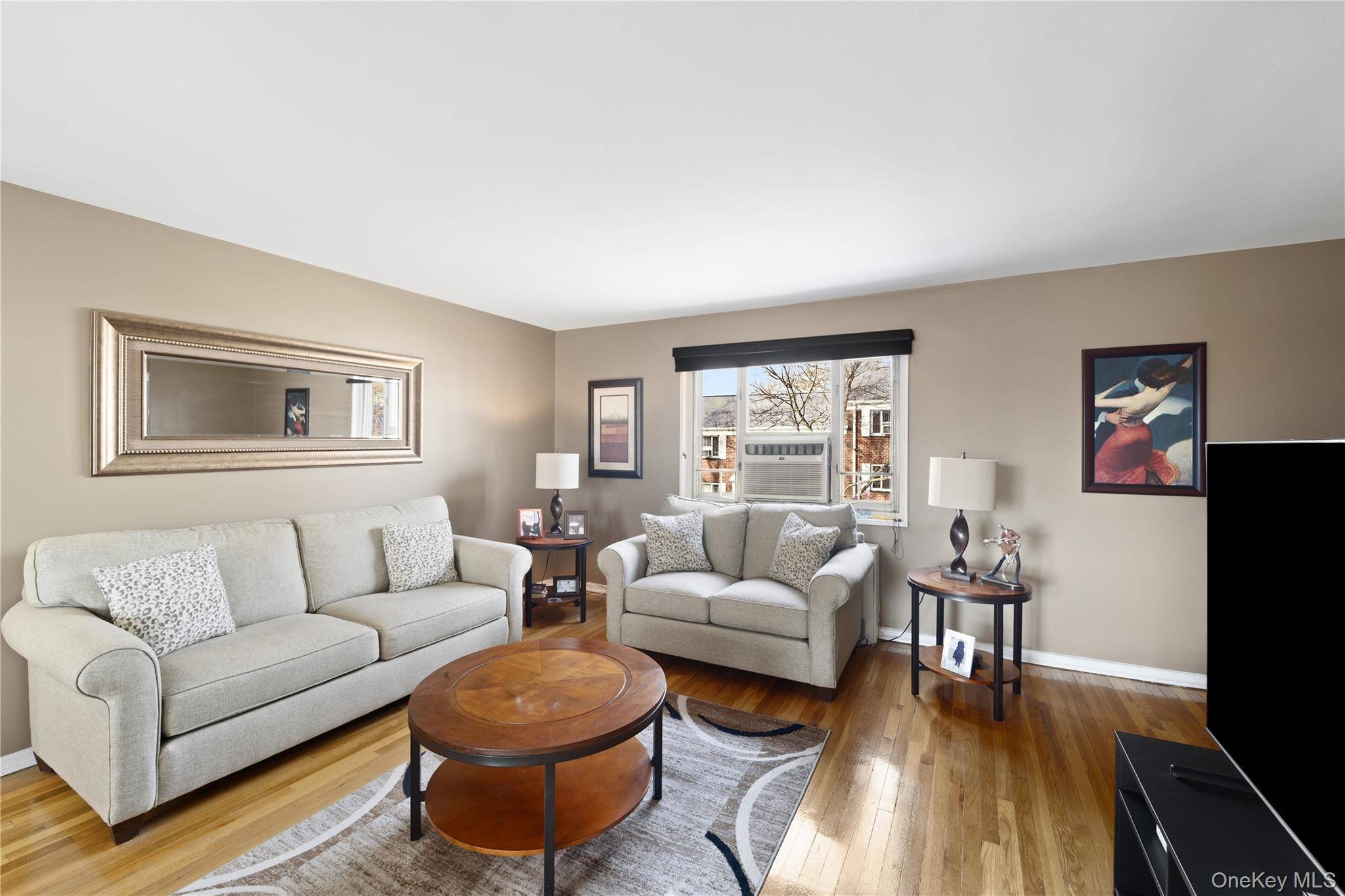 2 Bedroom Apartment for Sale in Queens Village - New York - USA - 6