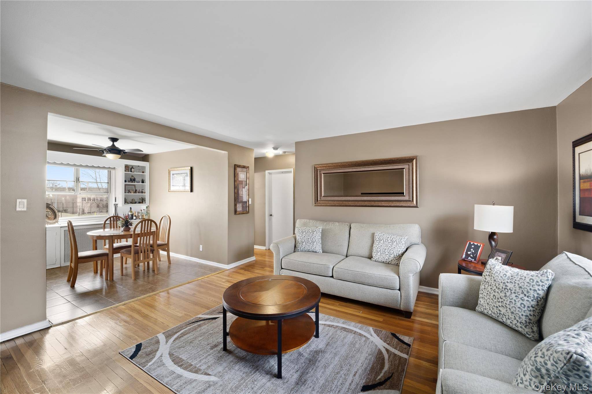 2 Bedroom Apartment for Sale in Queens Village - New York - USA - 7