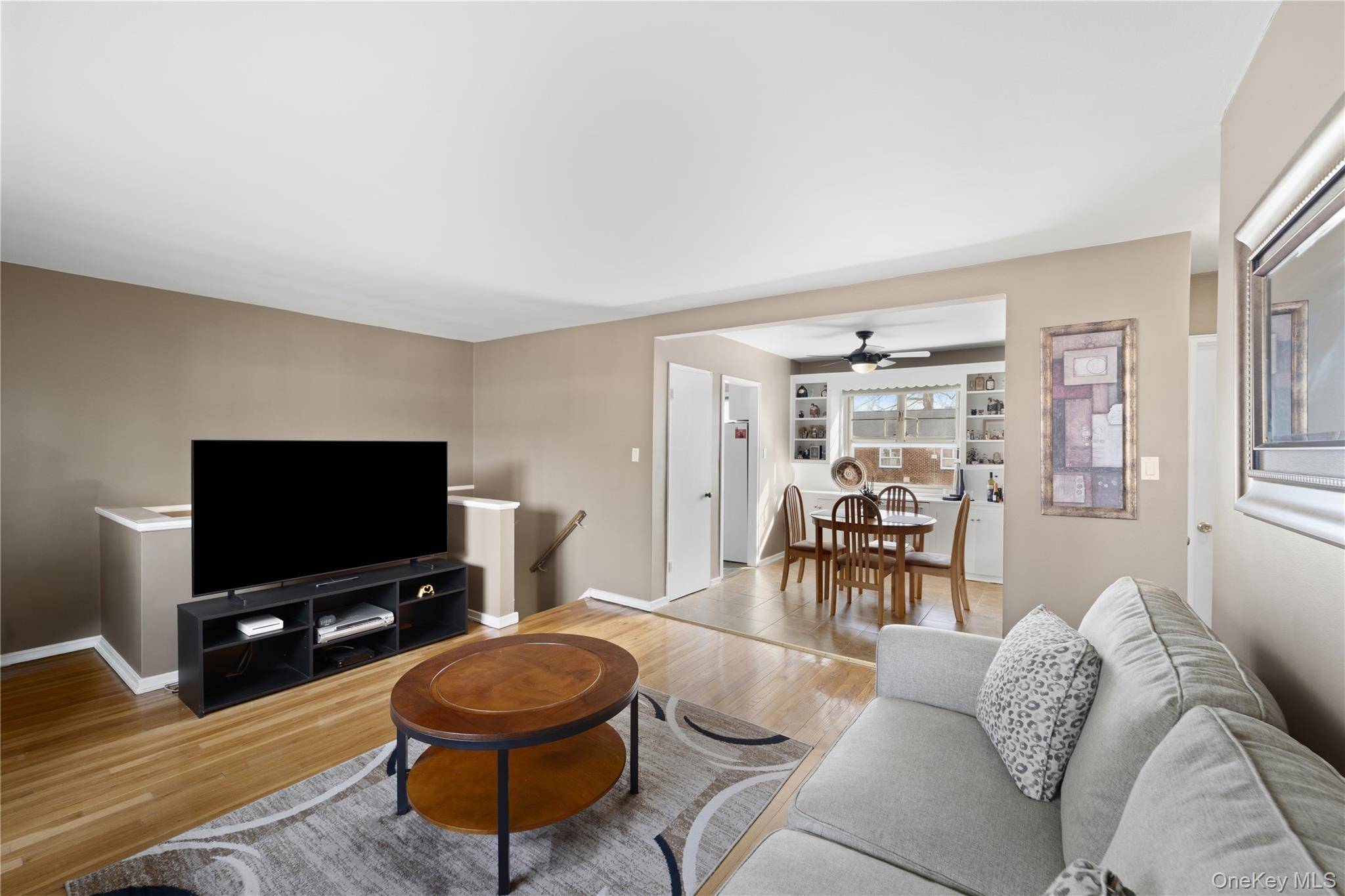 2 Bedroom Apartment for Sale in Queens Village - New York - USA - 8