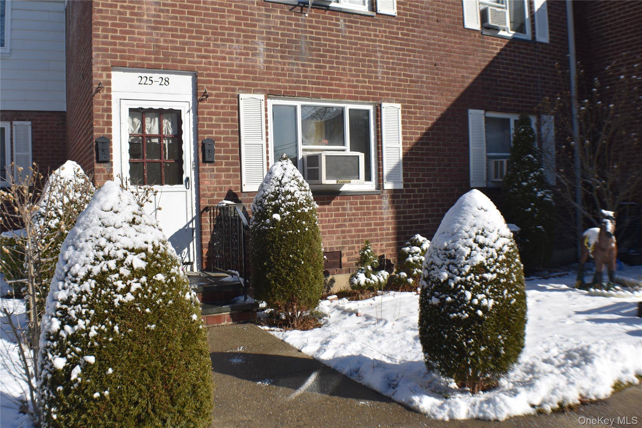 Apartamento com 2 Quartos à Venda em Queens Village - Nova Iorque - EUA - 2