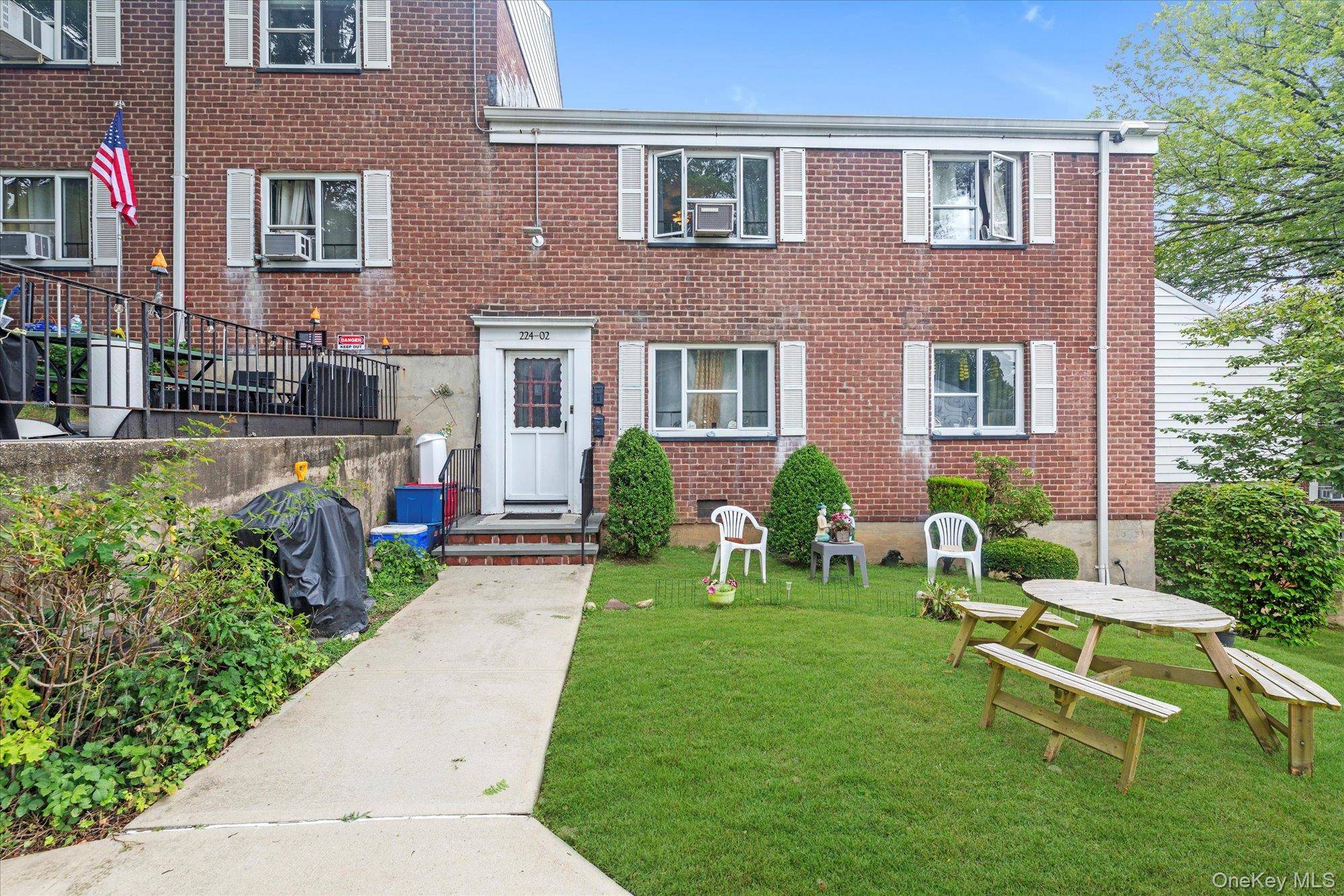 Apartamento com 2 Quartos à Venda em Queens Village - Nova Iorque - EUA - 1