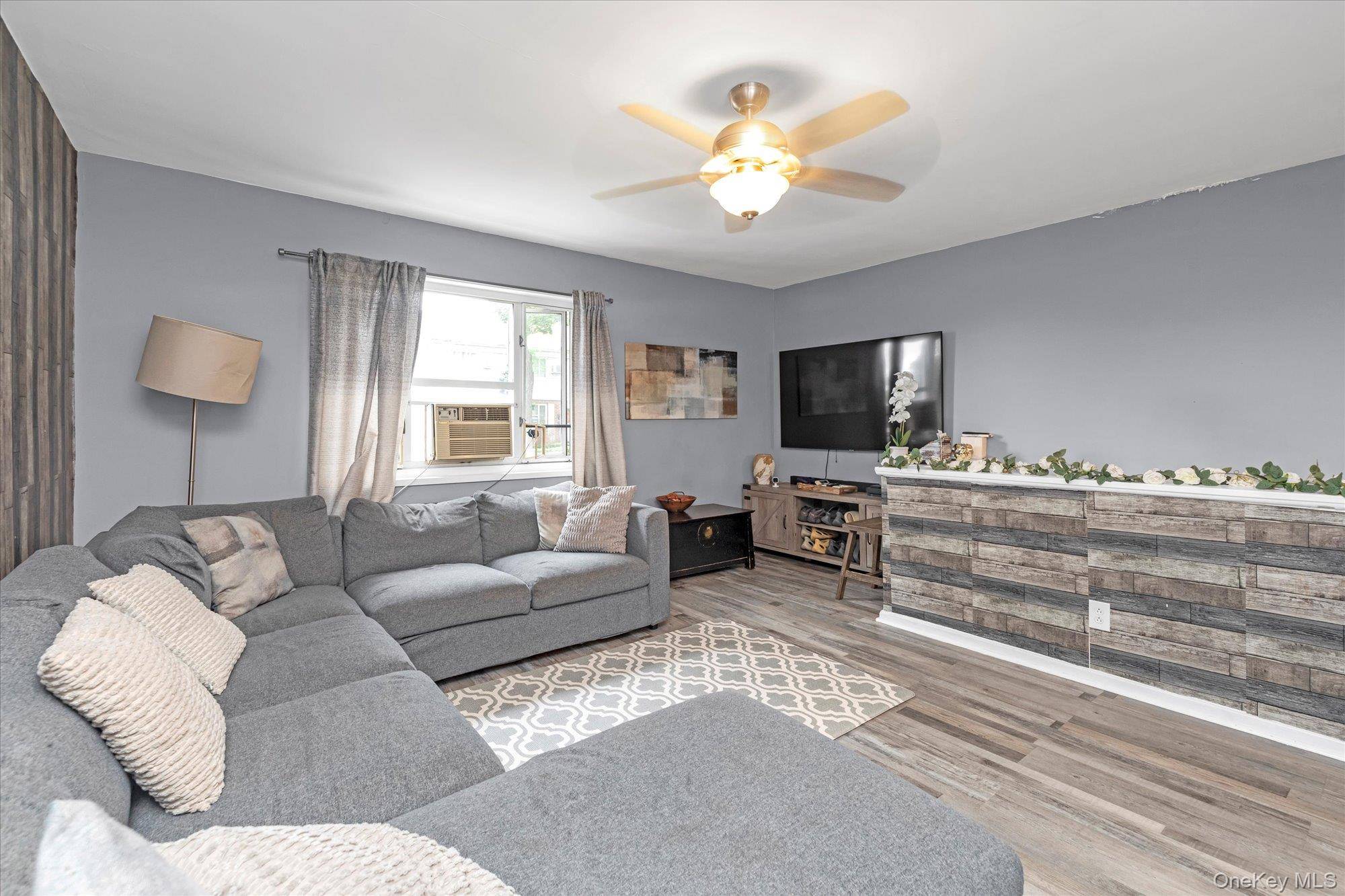 Apartamento com 2 Quartos à Venda em Queens Village - Nova Iorque - EUA - 2