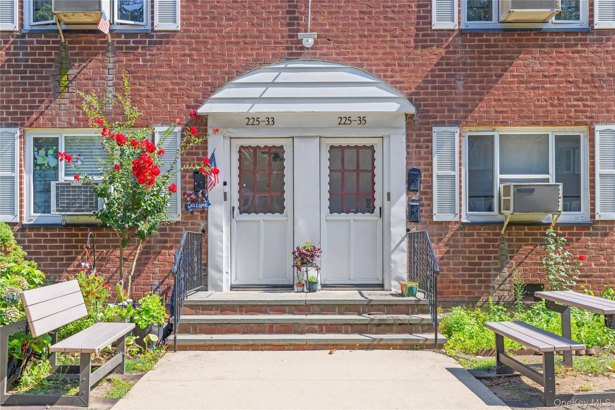 Apartamento com 2 Quartos à Venda em Queens Village - Nova Iorque - EUA - 1