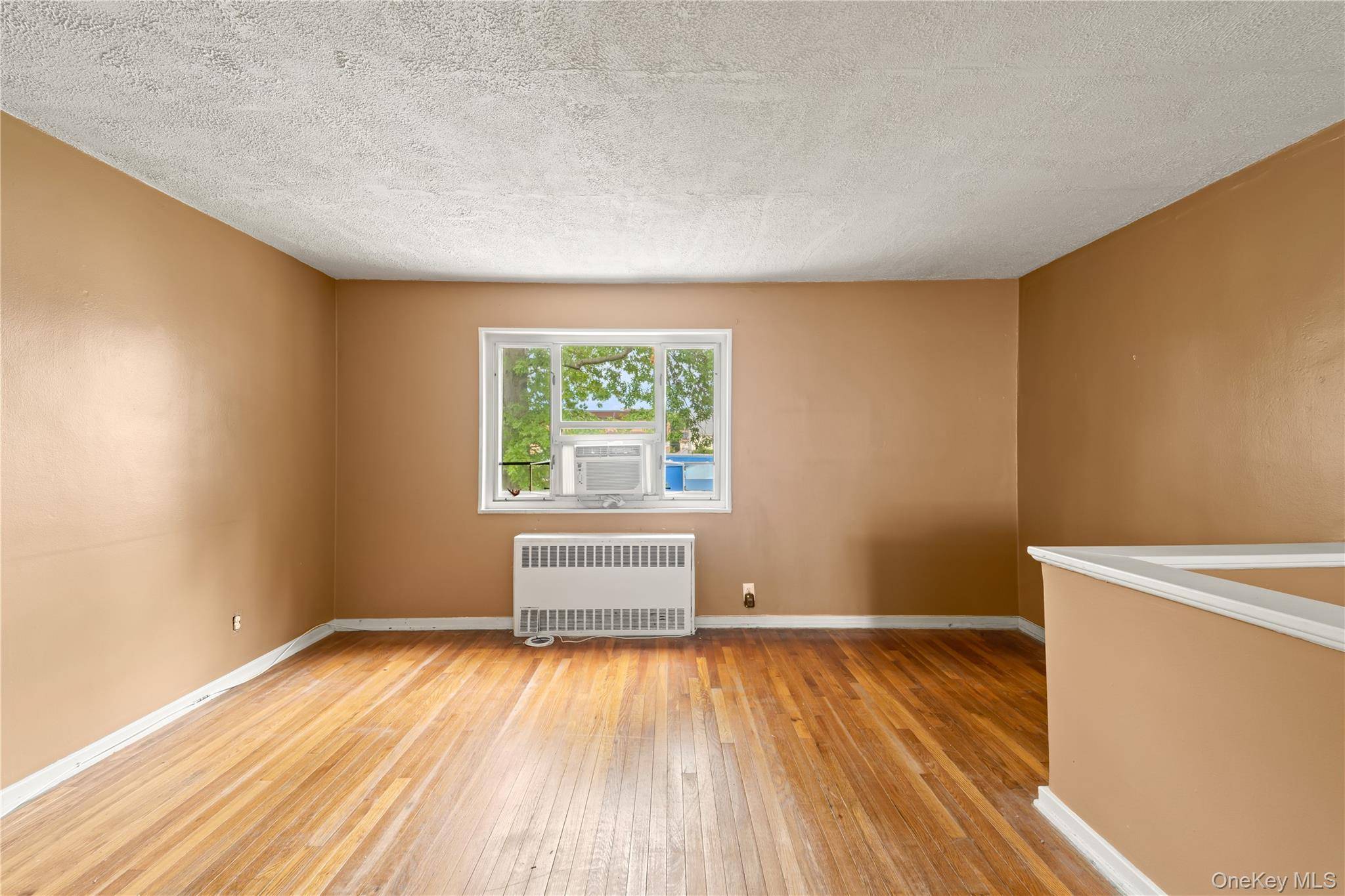 2 Bedroom Apartment for Sale in Queens Village - New York - USA - 4