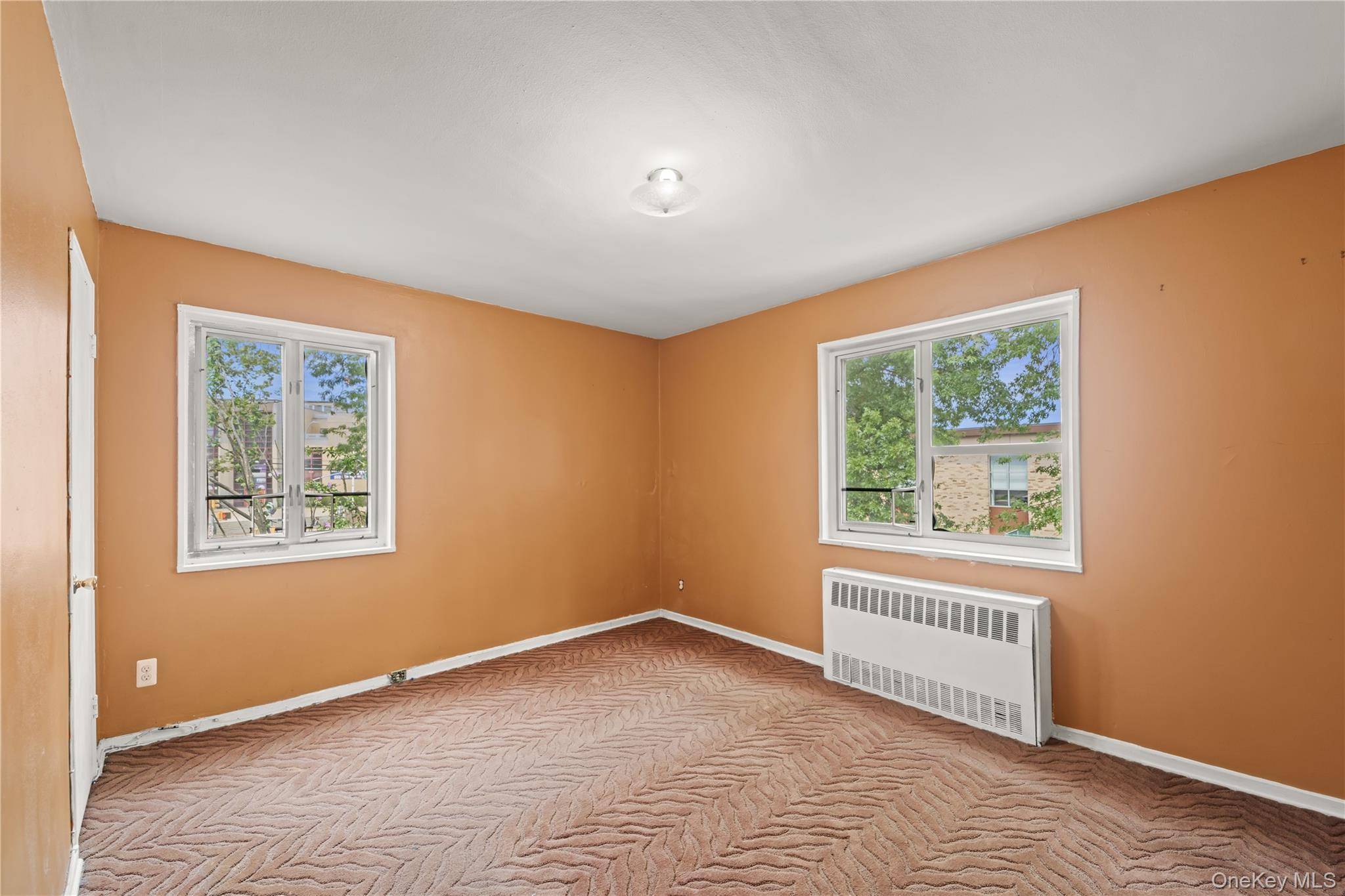 2 Bedroom Apartment for Sale in Queens Village - New York - USA - 6