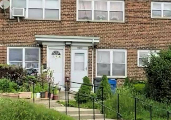 2 Bedroom Apartment for Sale in Queens Village - New York - USA - 1
