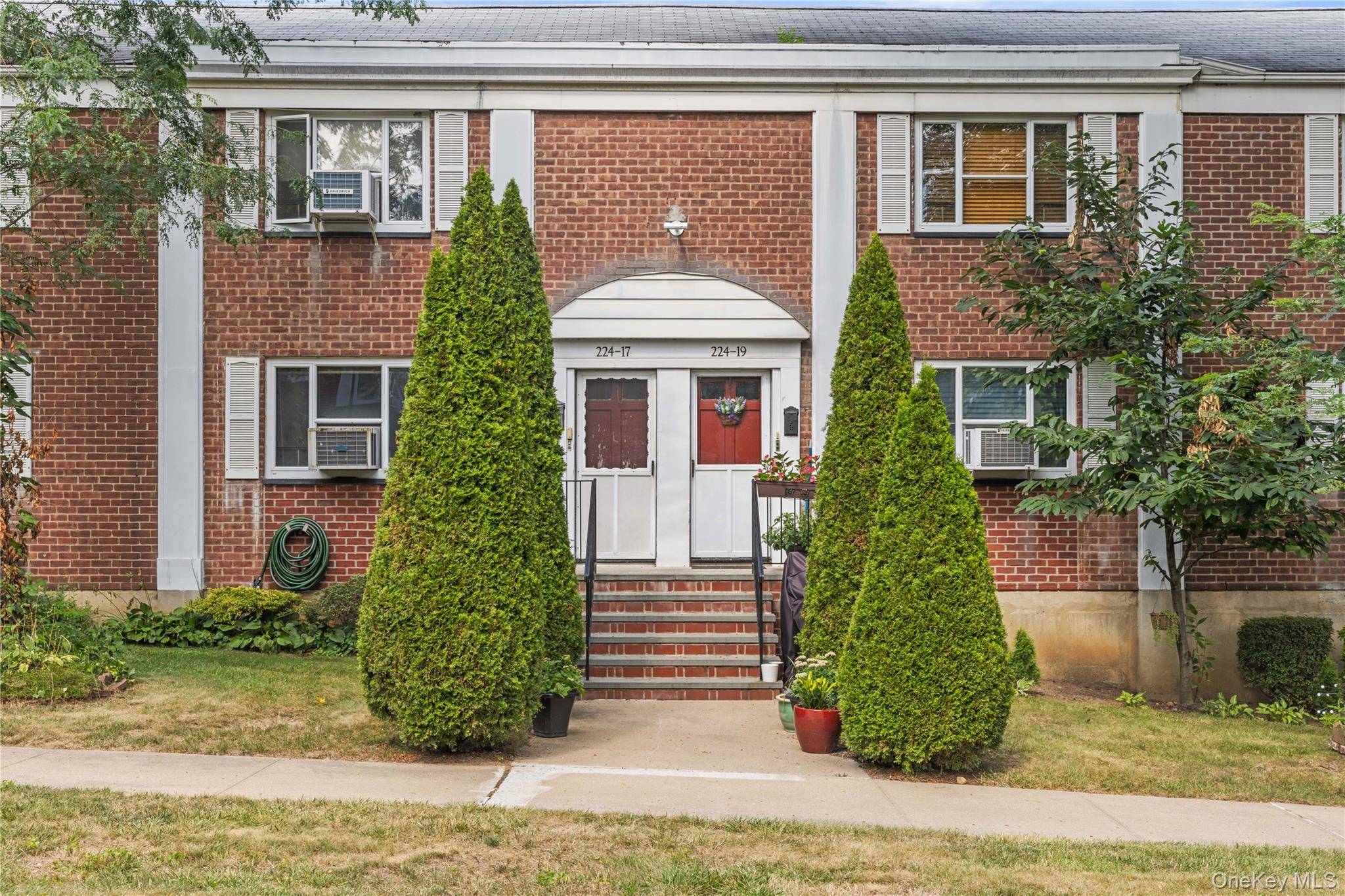 2 Bedroom Apartment for Sale in Queens Village - New York - USA - 1