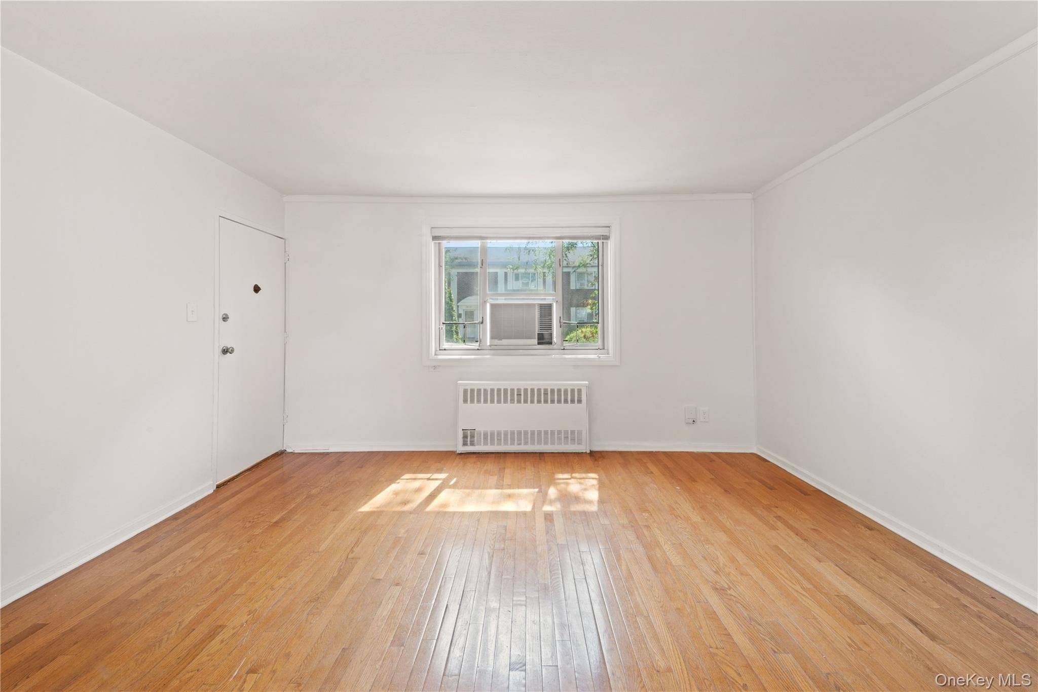 2 Bedroom Apartment for Sale in Queens Village - New York - USA - 2