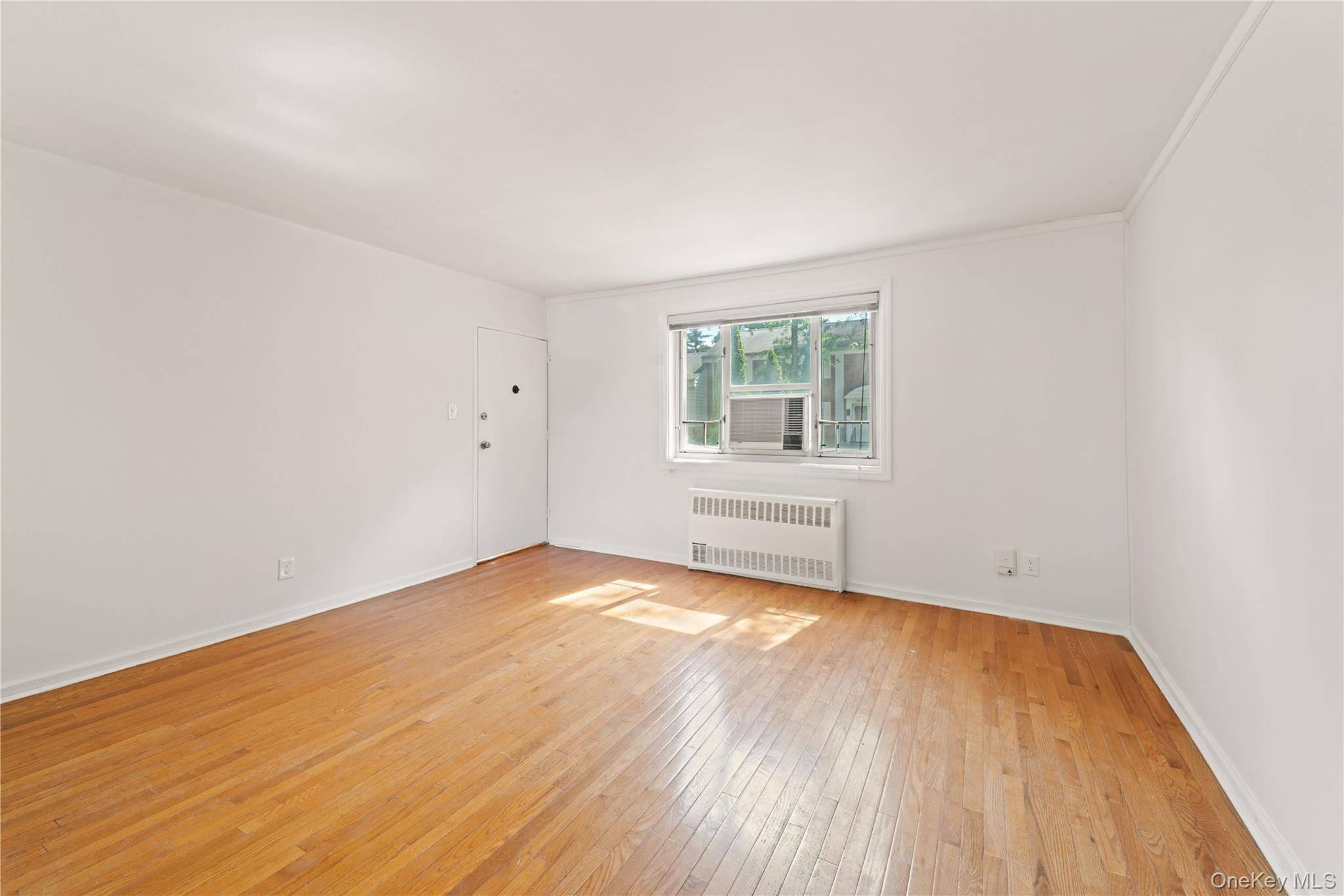 2 Bedroom Apartment for Sale in Queens Village - New York - USA - 3