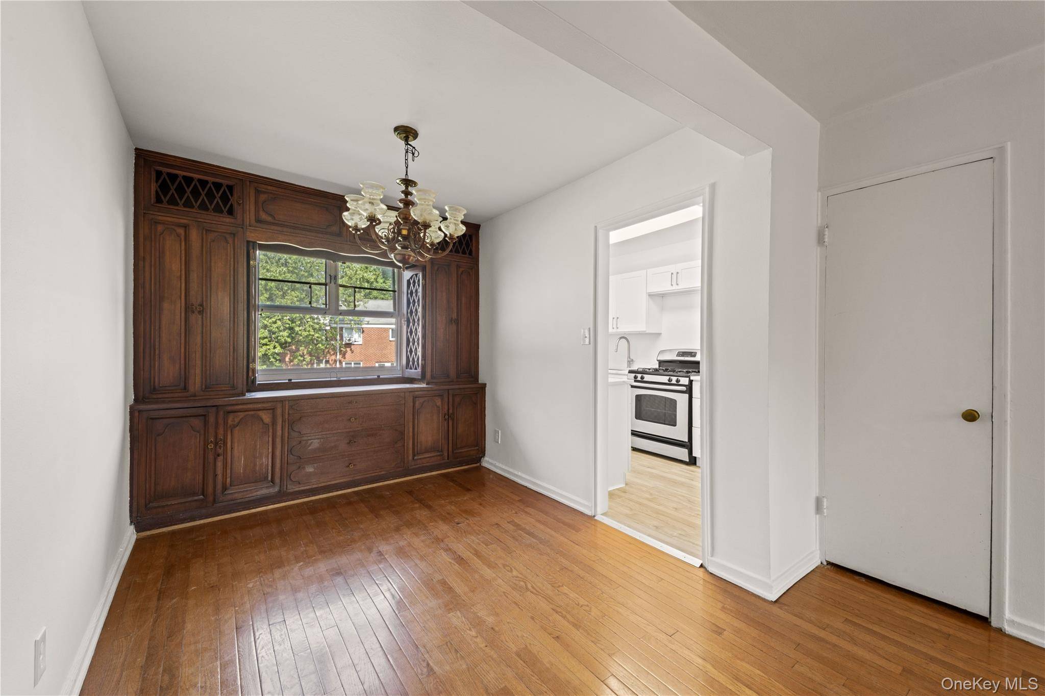 2 Bedroom Apartment for Sale in Queens Village - New York - USA - 4