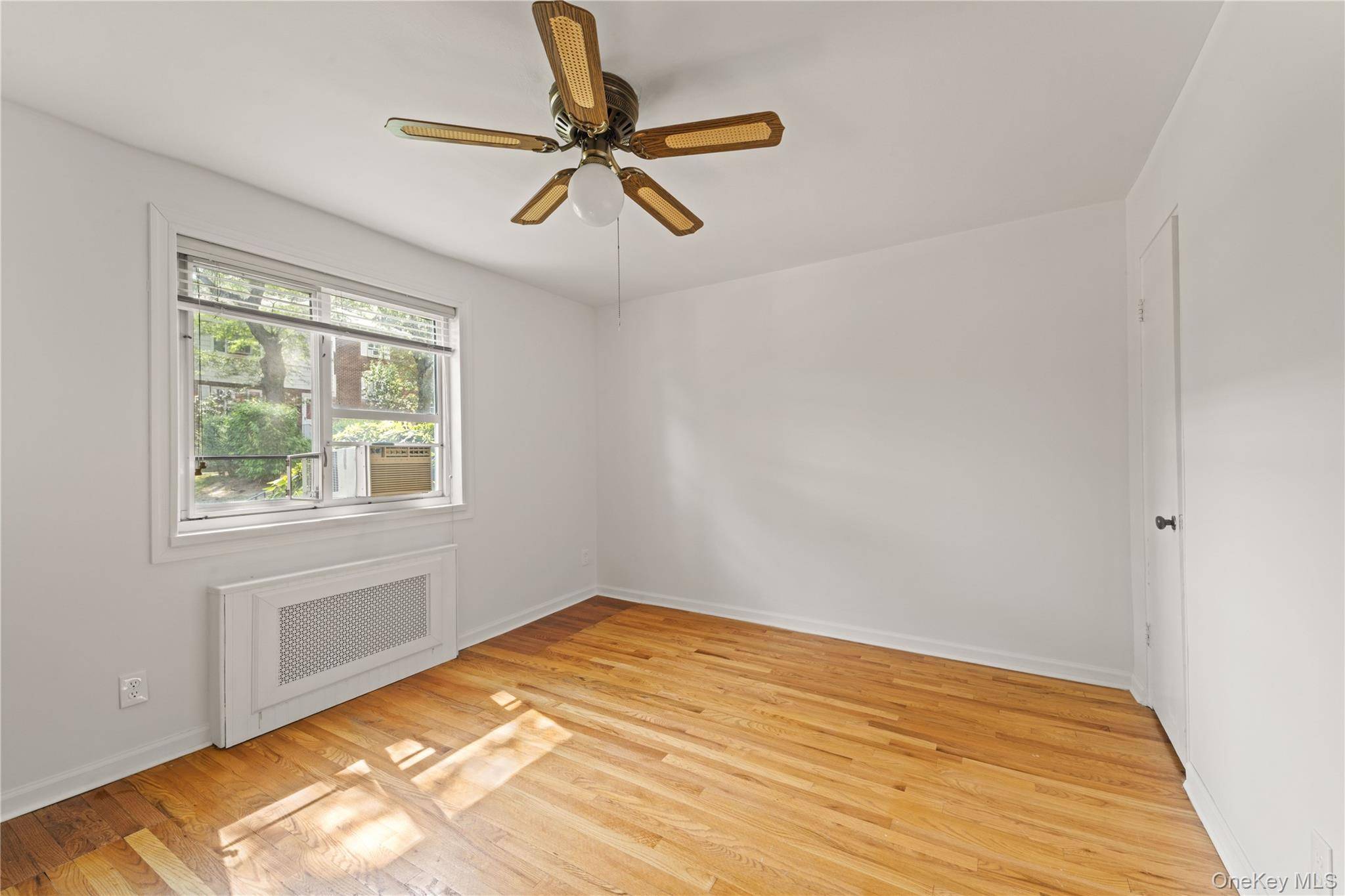 2 Bedroom Apartment for Sale in Queens Village - New York - USA - 6