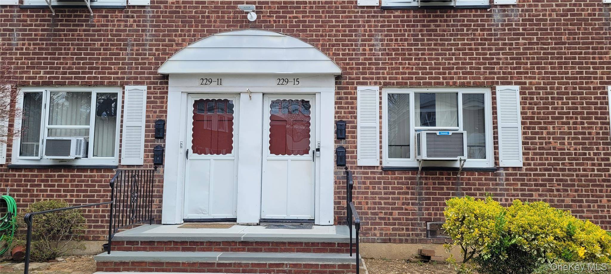 Apartamento com 2 Quartos à Venda em Queens Village - Nova Iorque - EUA - 1