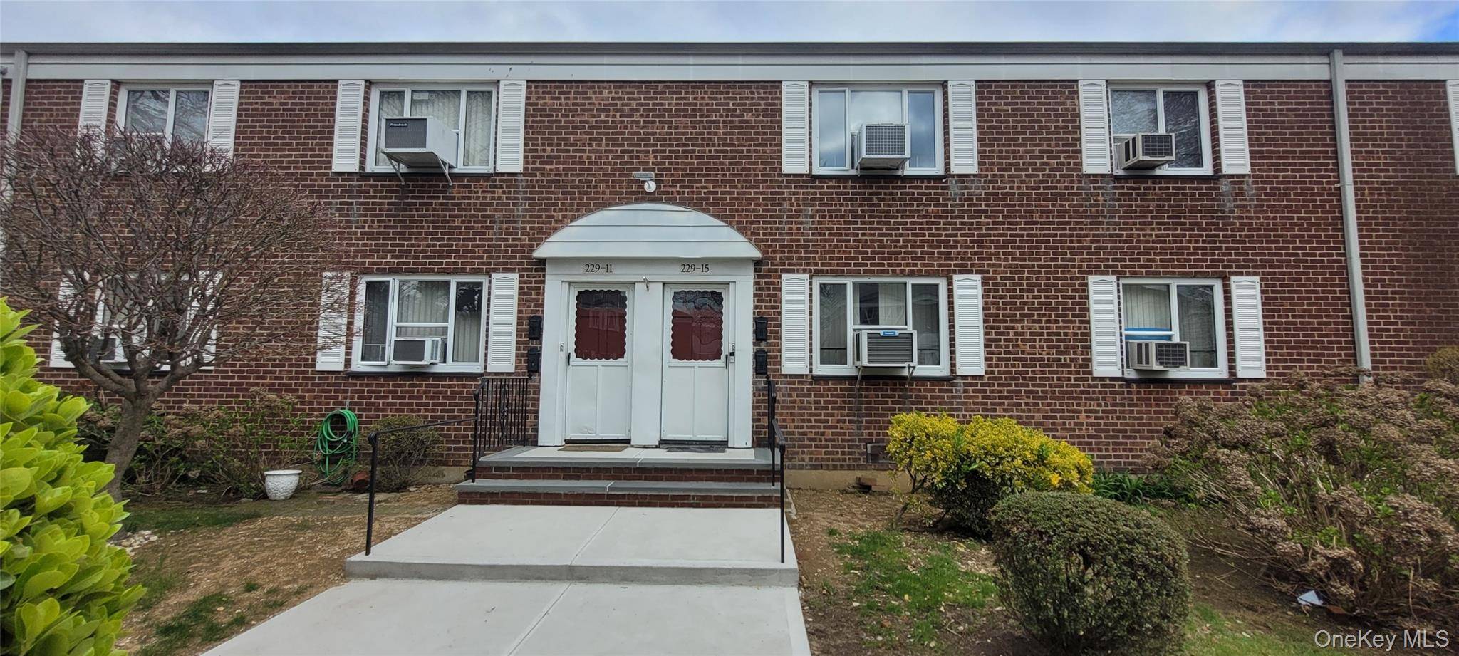 Apartamento com 2 Quartos à Venda em Queens Village - Nova Iorque - EUA - 2