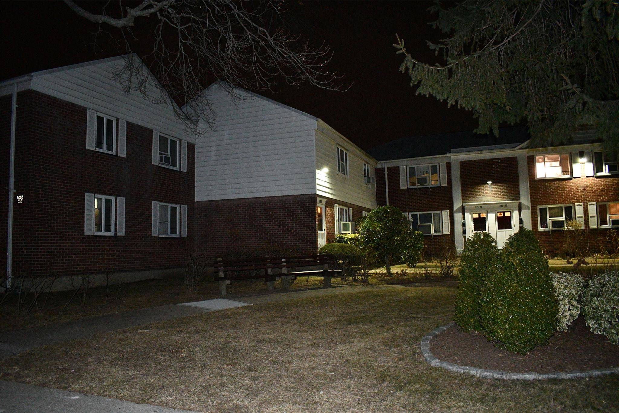Apartamento con 2 Dormitorios en Venta en Queens Village - Nueva York - EE. UU. - 1