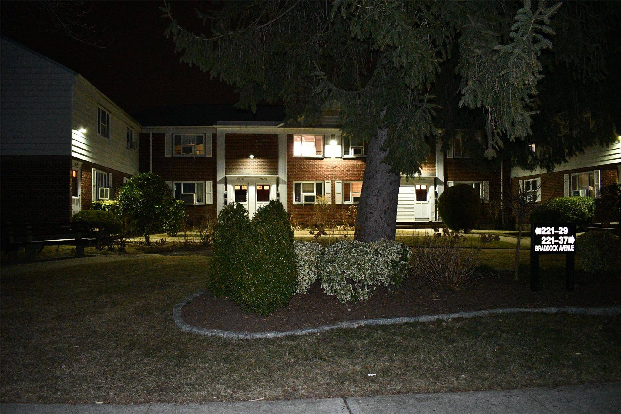 Apartamento con 2 Dormitorios en Venta en Queens Village - Nueva York - EE. UU. - 2