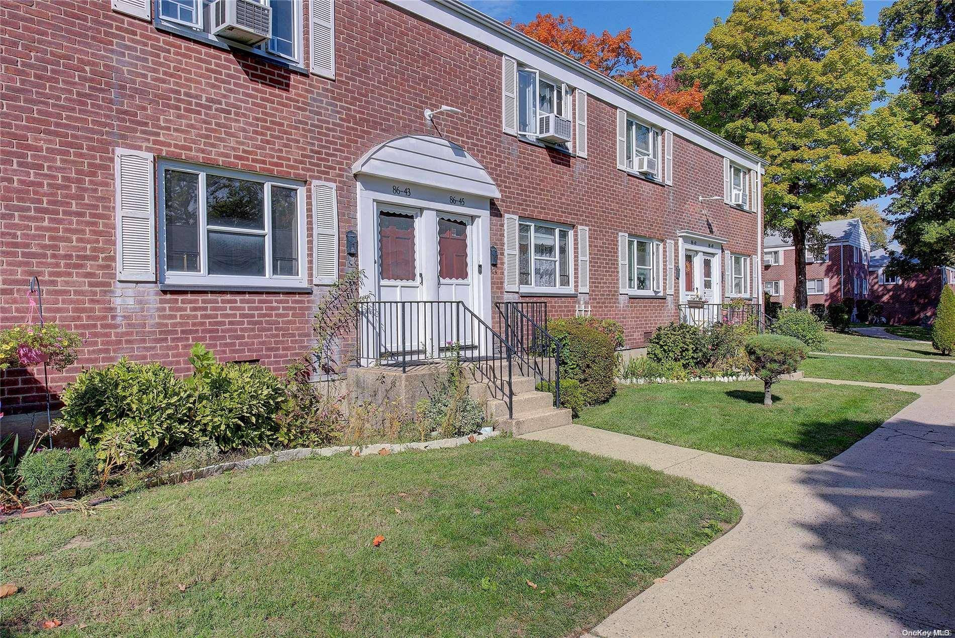 Apartamento com 2 Quartos à Venda em Queens Village - Nova Iorque - EUA - 1