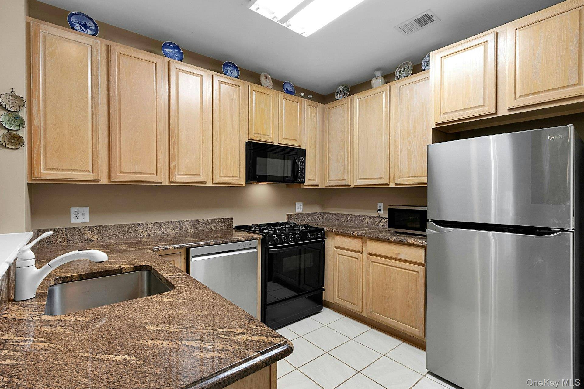 2 Bedroom Apartment for Sale in Suffern - New York - USA - 6