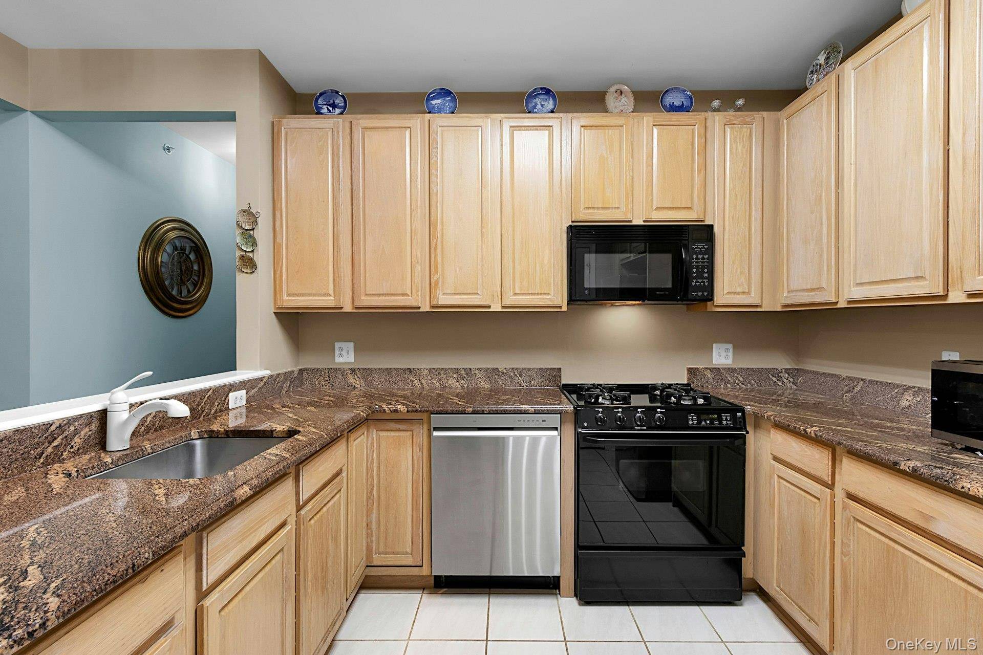 2 Bedroom Apartment for Sale in Suffern - New York - USA - 7