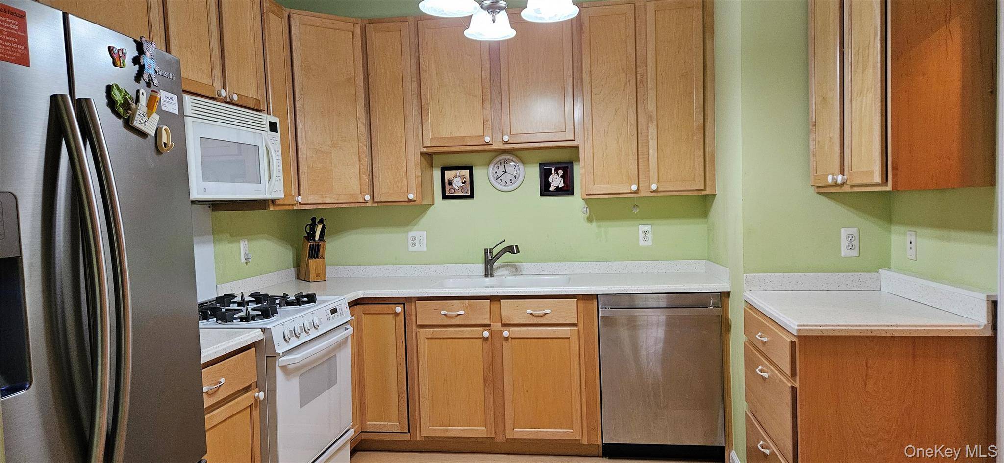 2 Bedroom Apartment for Sale in Suffern - New York - USA - 4