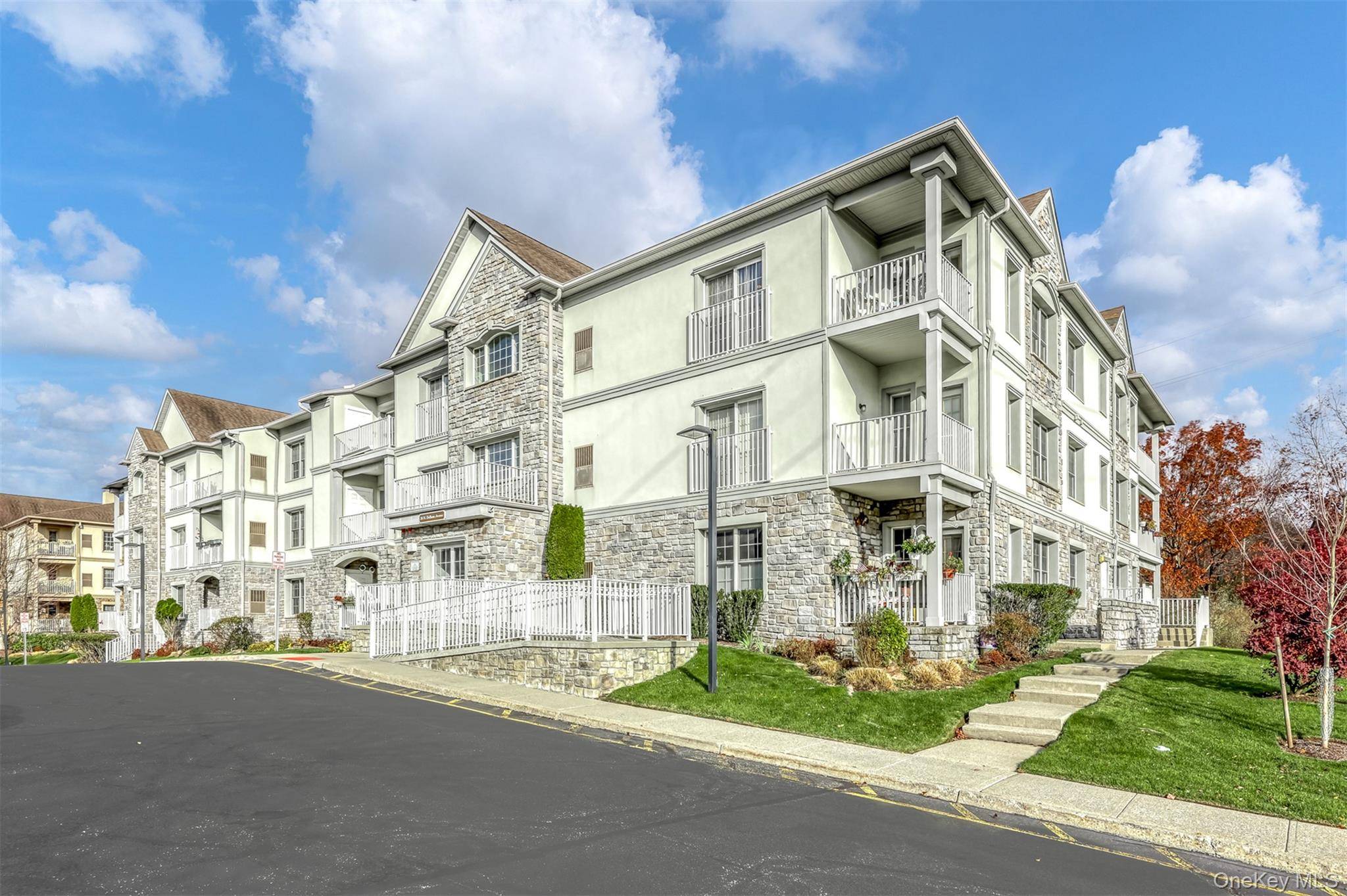 Apartamento com 2 Quartos à Venda em Suffern - Nova Iorque - EUA - 1