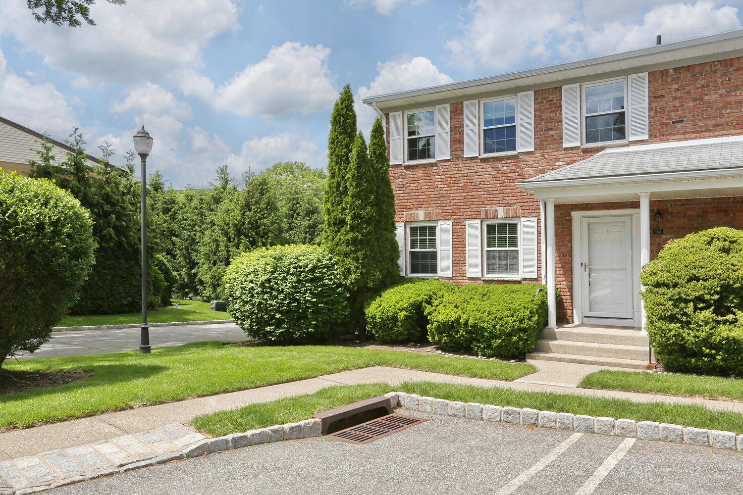 Apartamento com 3 Quartos à Venda em Suffern - Nova Iorque - EUA - 2