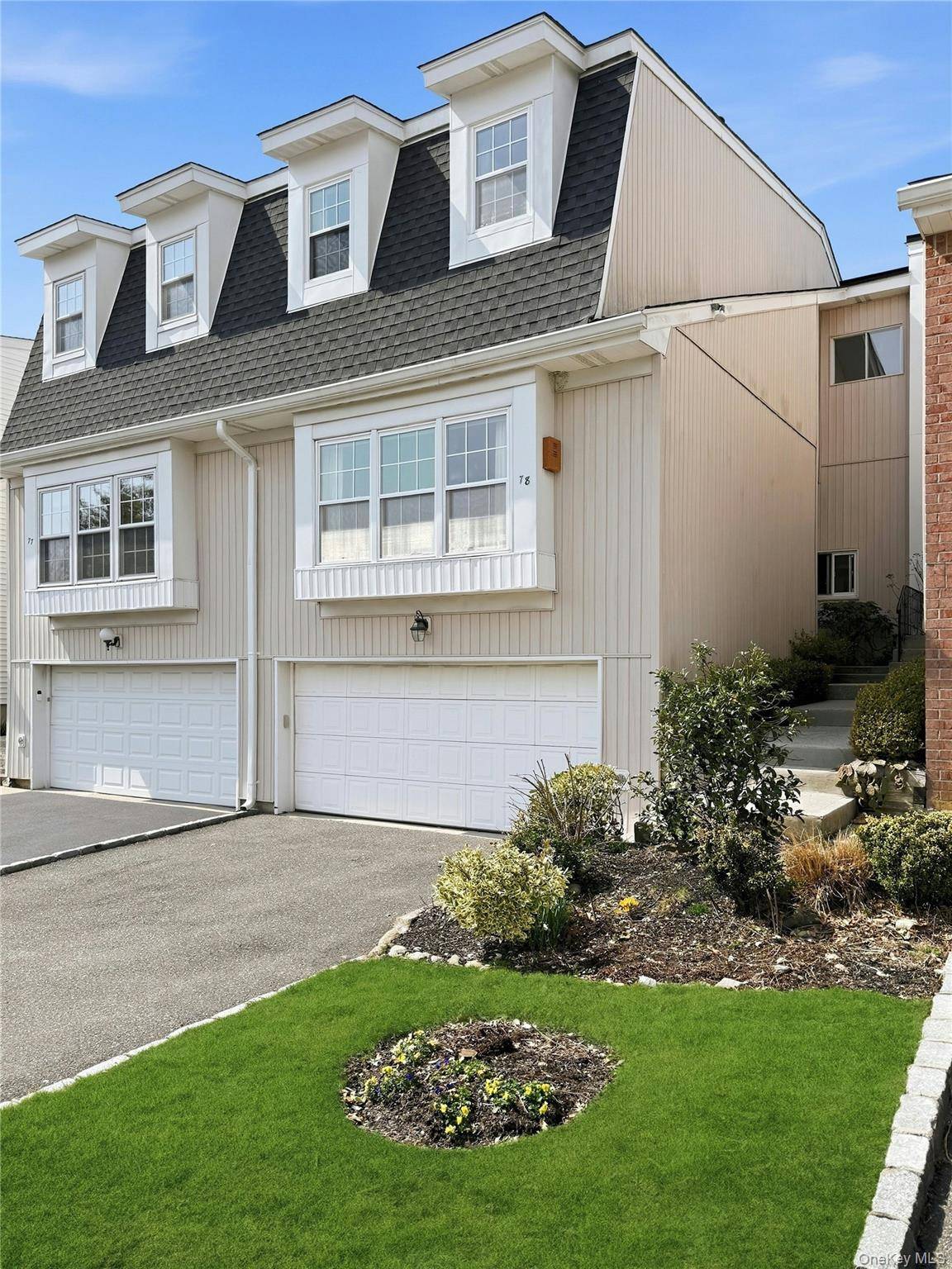 3 Bedroom Apartment for Sale in Syosset - New York - USA - 1