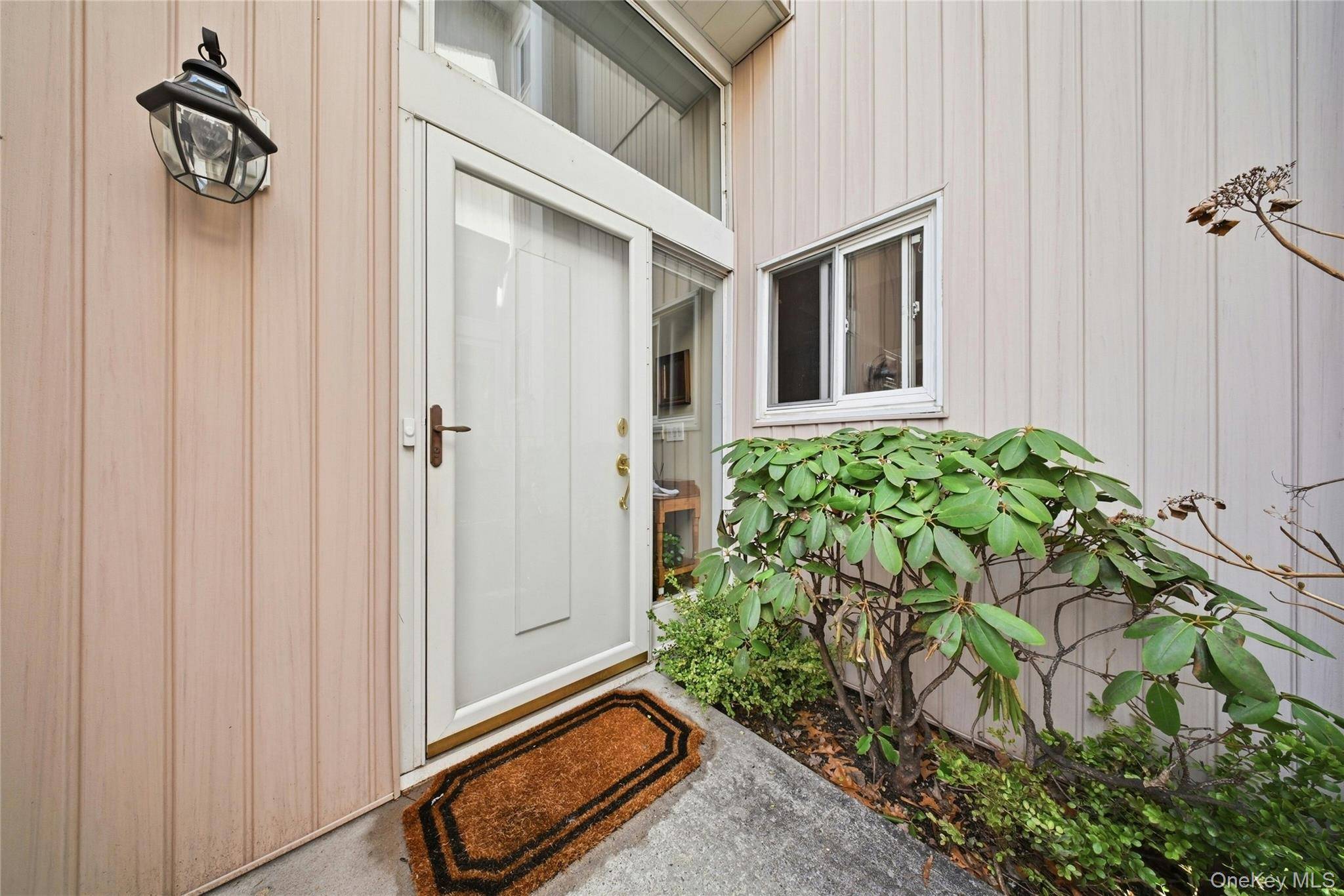 3 Bedroom Apartment for Sale in Syosset - New York - USA - 2