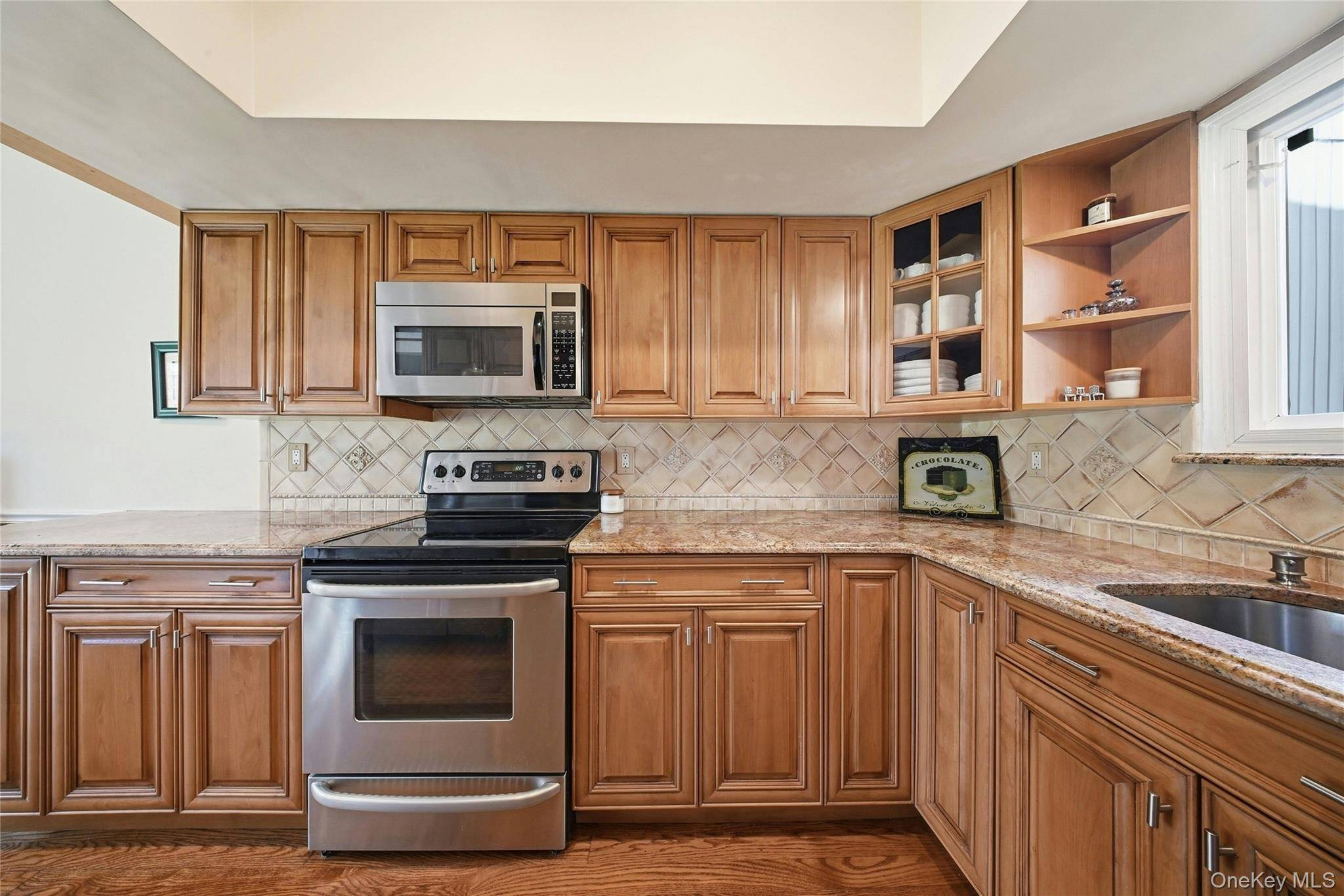 3 Bedroom Apartment for Sale in Syosset - New York - USA - 5