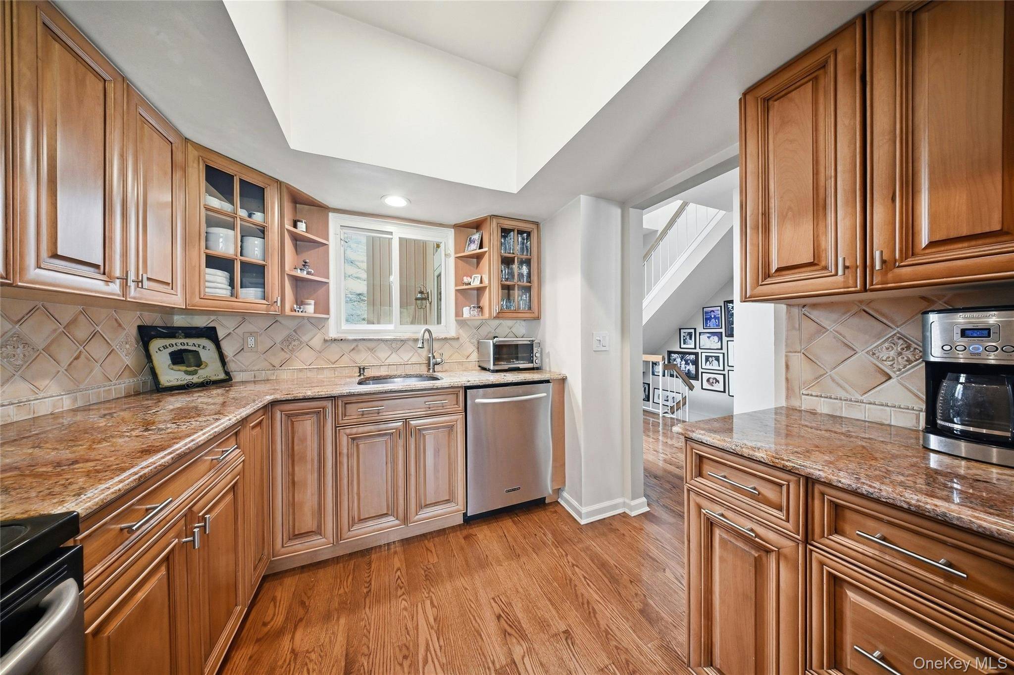 3 Bedroom Apartment for Sale in Syosset - New York - USA - 6