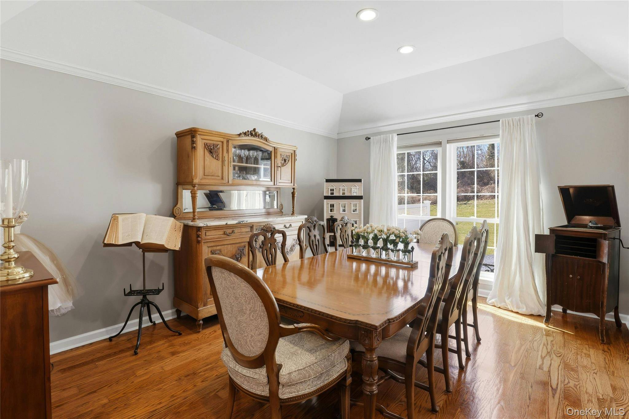 3 Bedroom Apartment for Sale in Syosset - New York - USA - 8